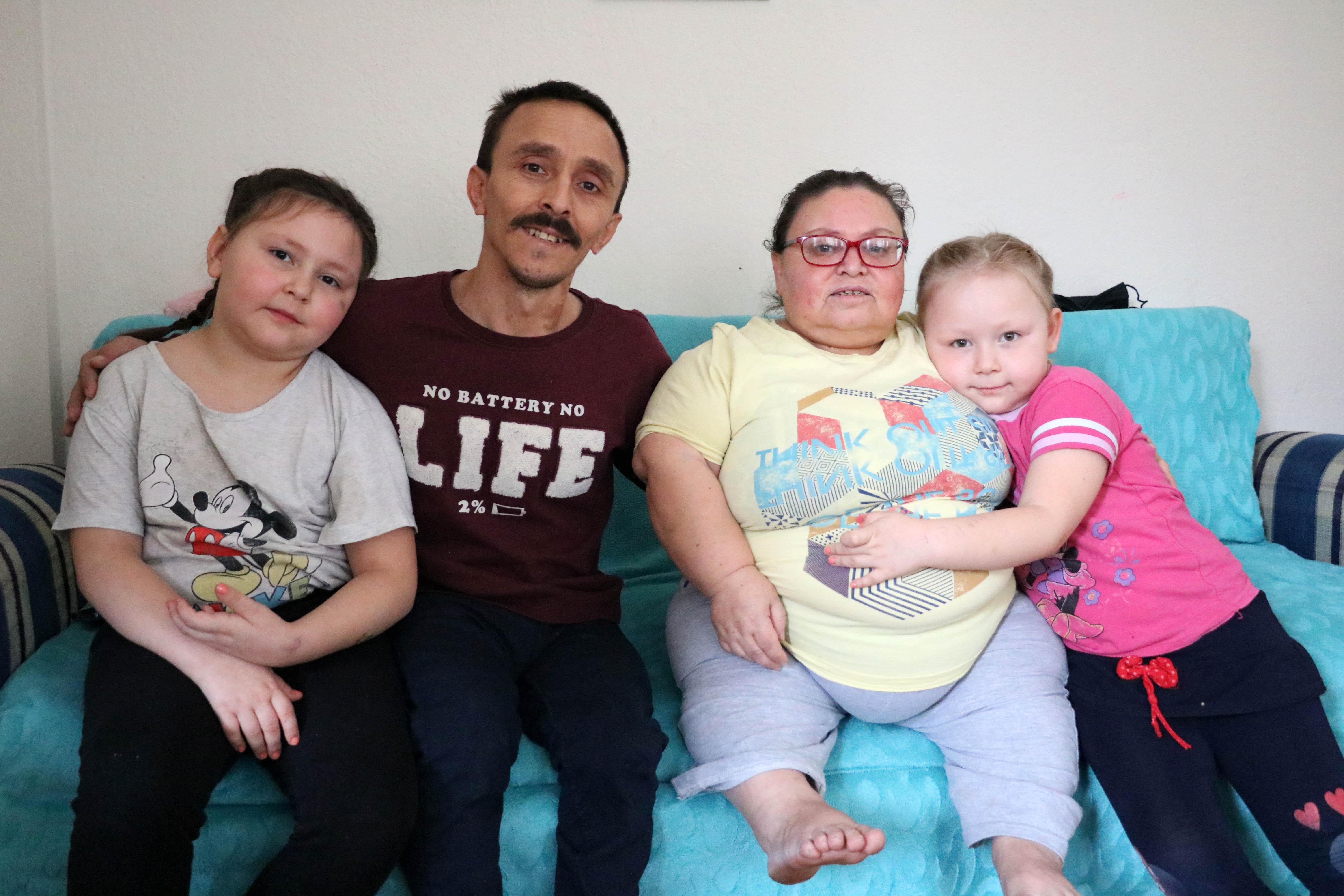 Boyu kısa çiftin mutfak dolabı ve tezgahıyla imtihanı