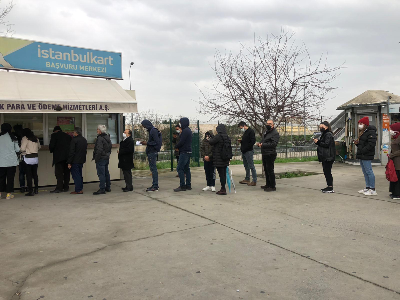 Uygulamaya 3 gün kala akbil bayilerinde HES kodu kuyruğu