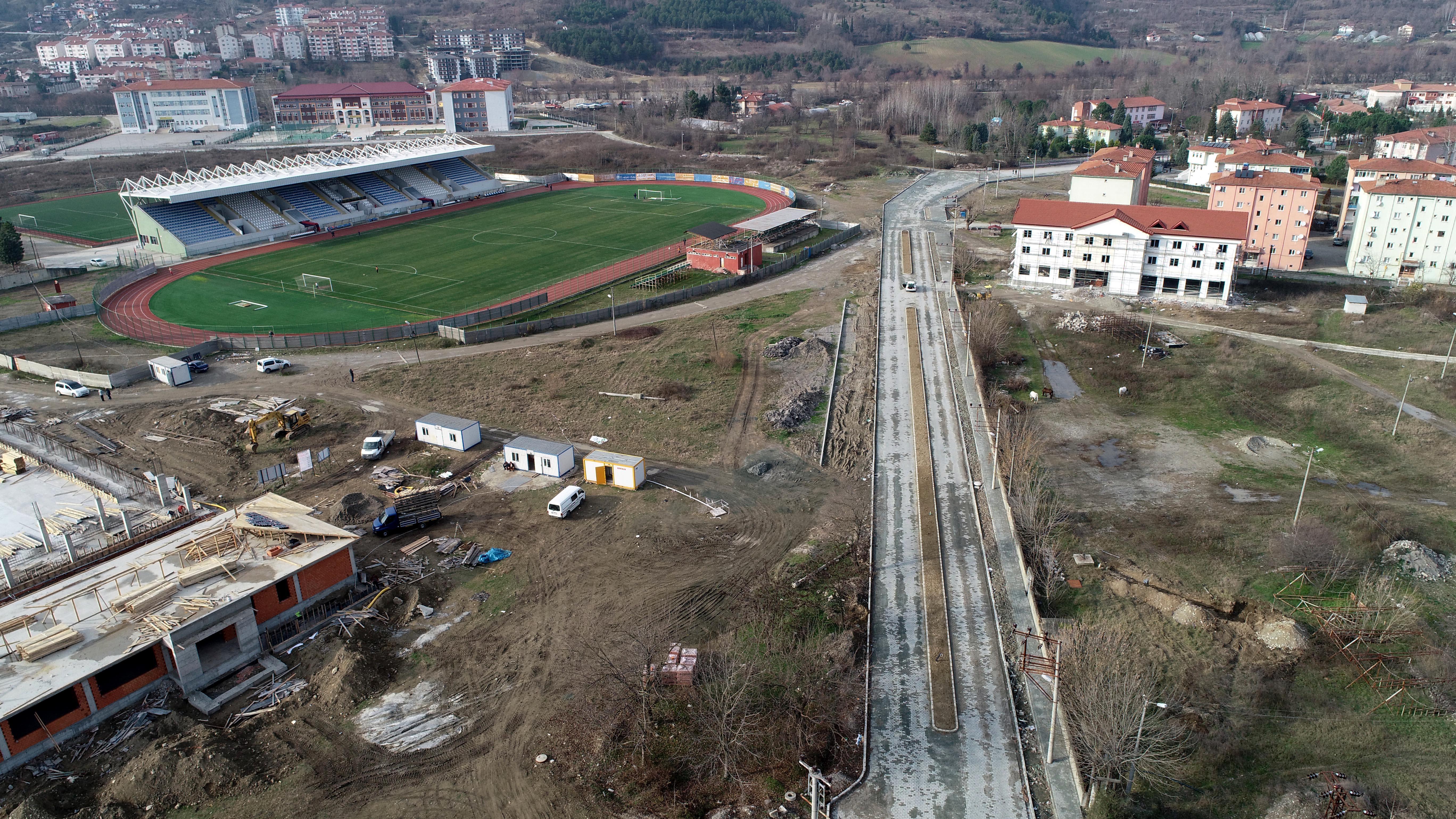 Mesut Özil, memleketine spor kompleksi yaptırıyor