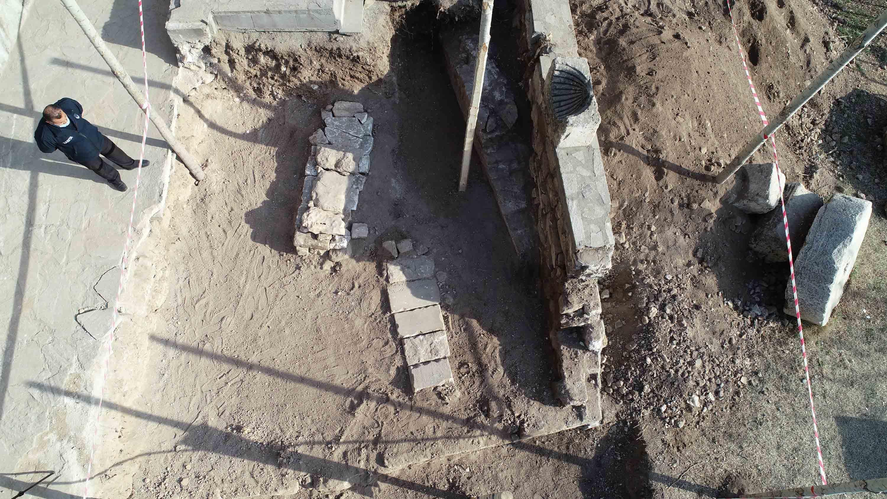 1inci Kılıçarslanın mezarının bulunmasında İbnül Ezrak, en önemli kaynak