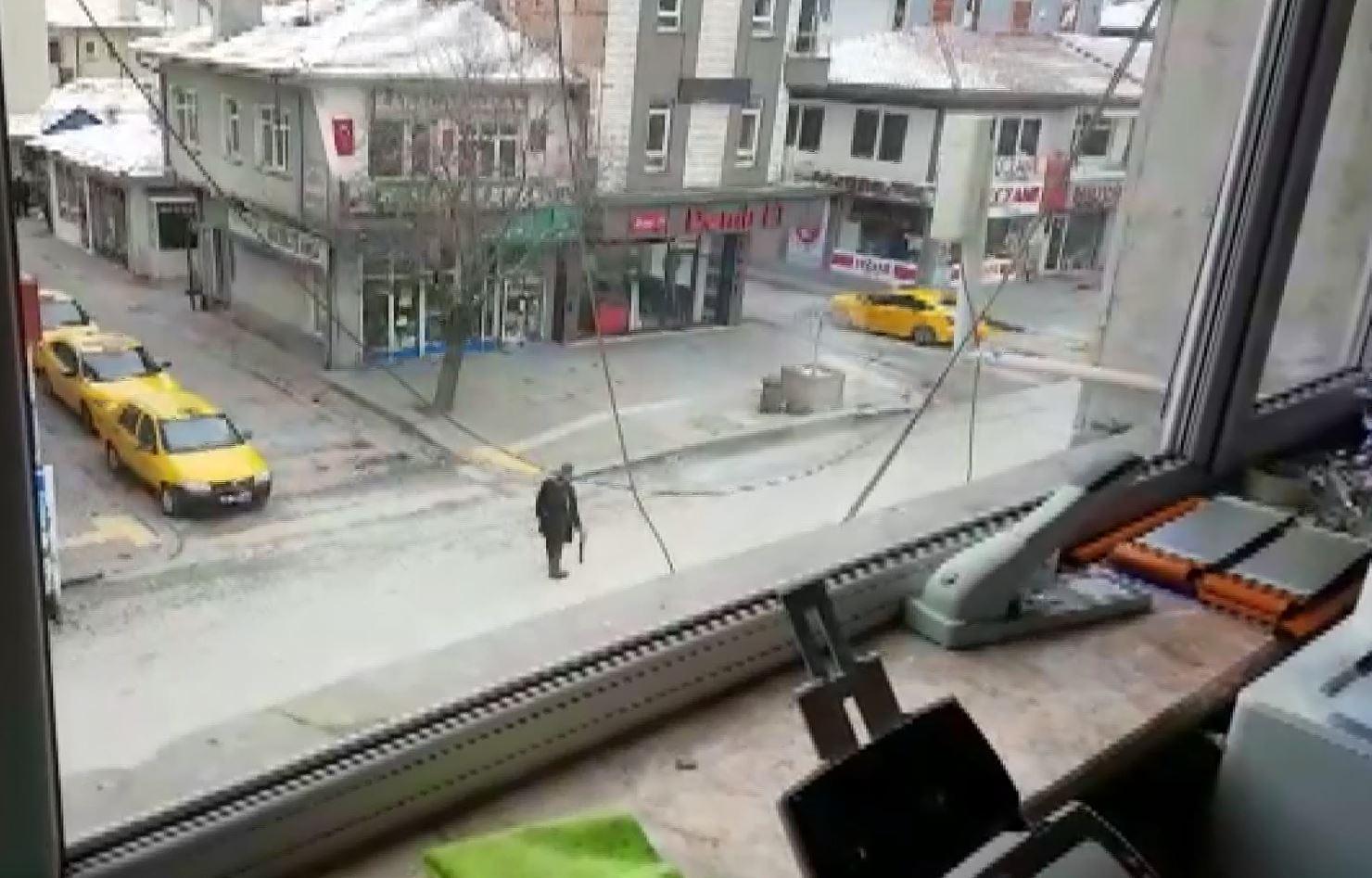 Ankarada caddede pompalı tüfekle rastgele ateş açtı