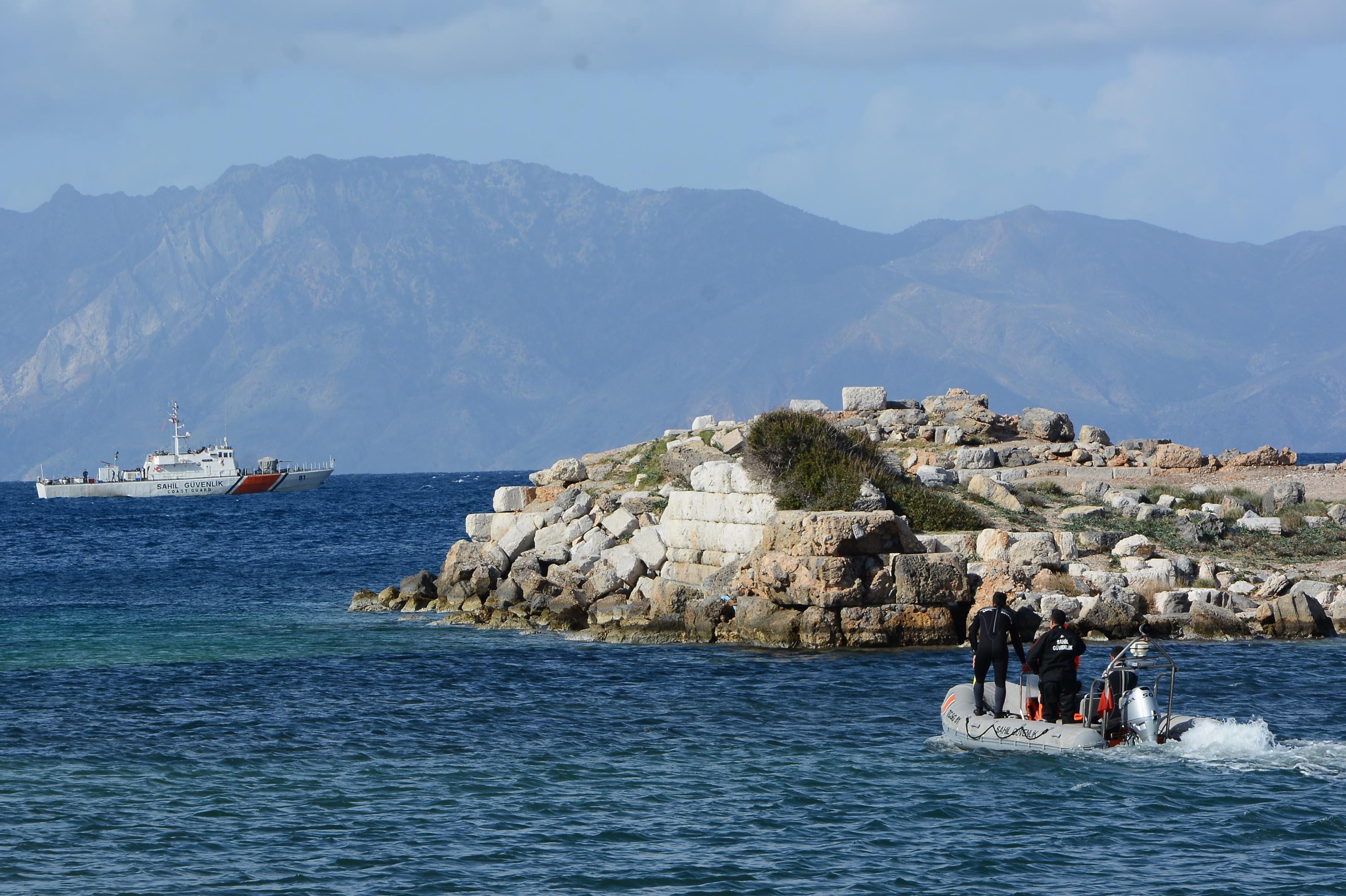 Datçada balıkçı teknesi alabora oldu: 4  balıkçı kurtuldu, 1 kişi kayıp