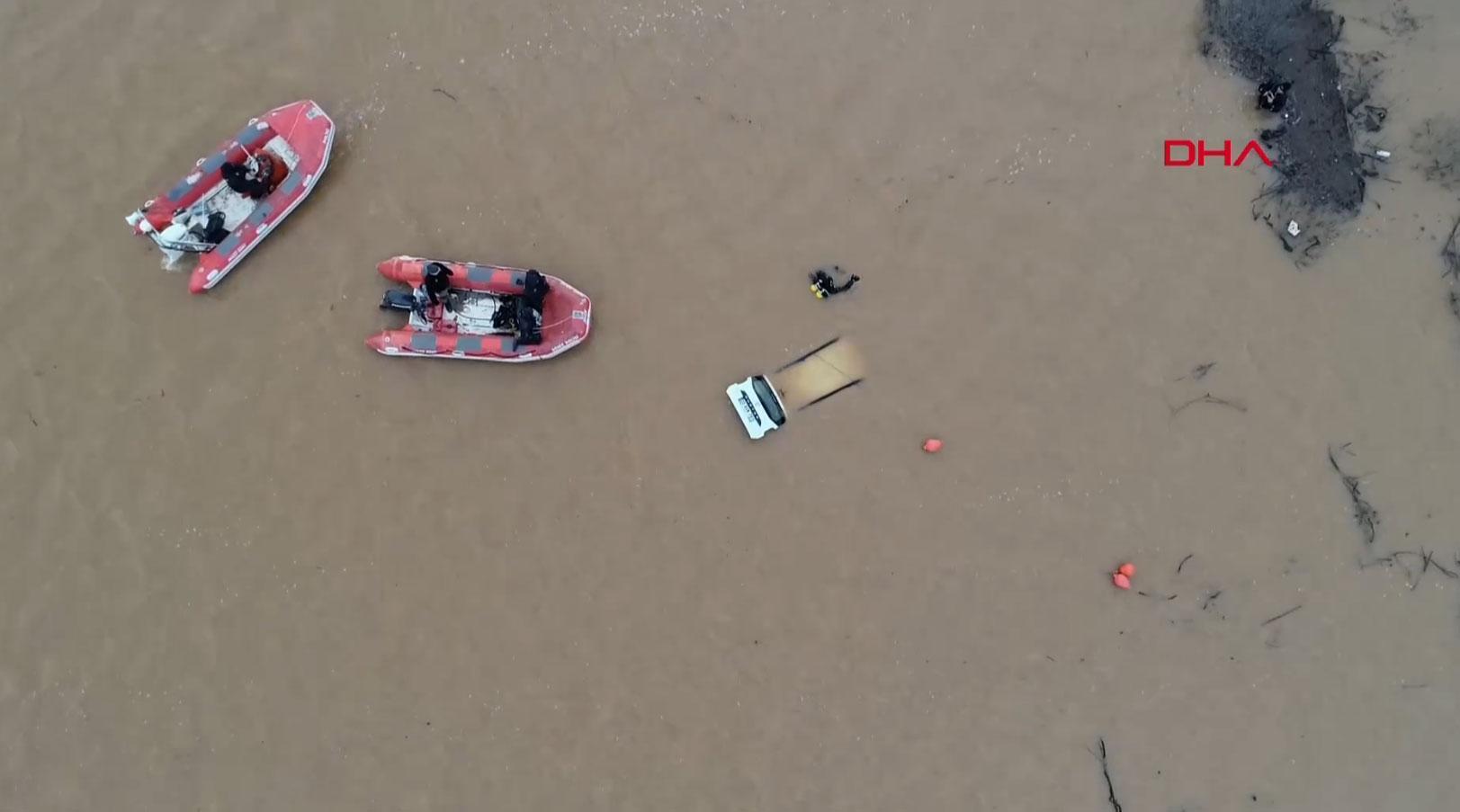 Baraj suyunda kaybolan araç bulundu, sürücü kayıp