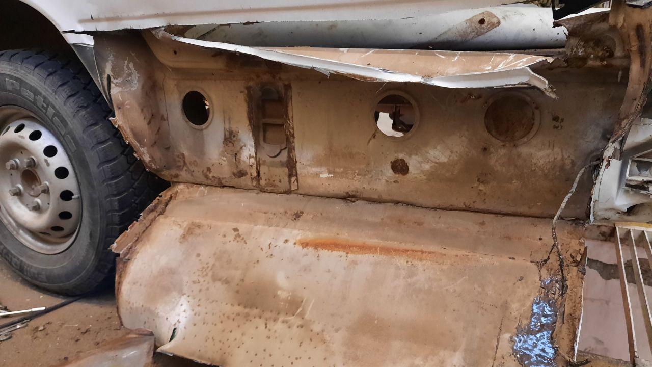 Sınır kapısında, minibüsteki özel bölmelerde kaçak bal ele geçti