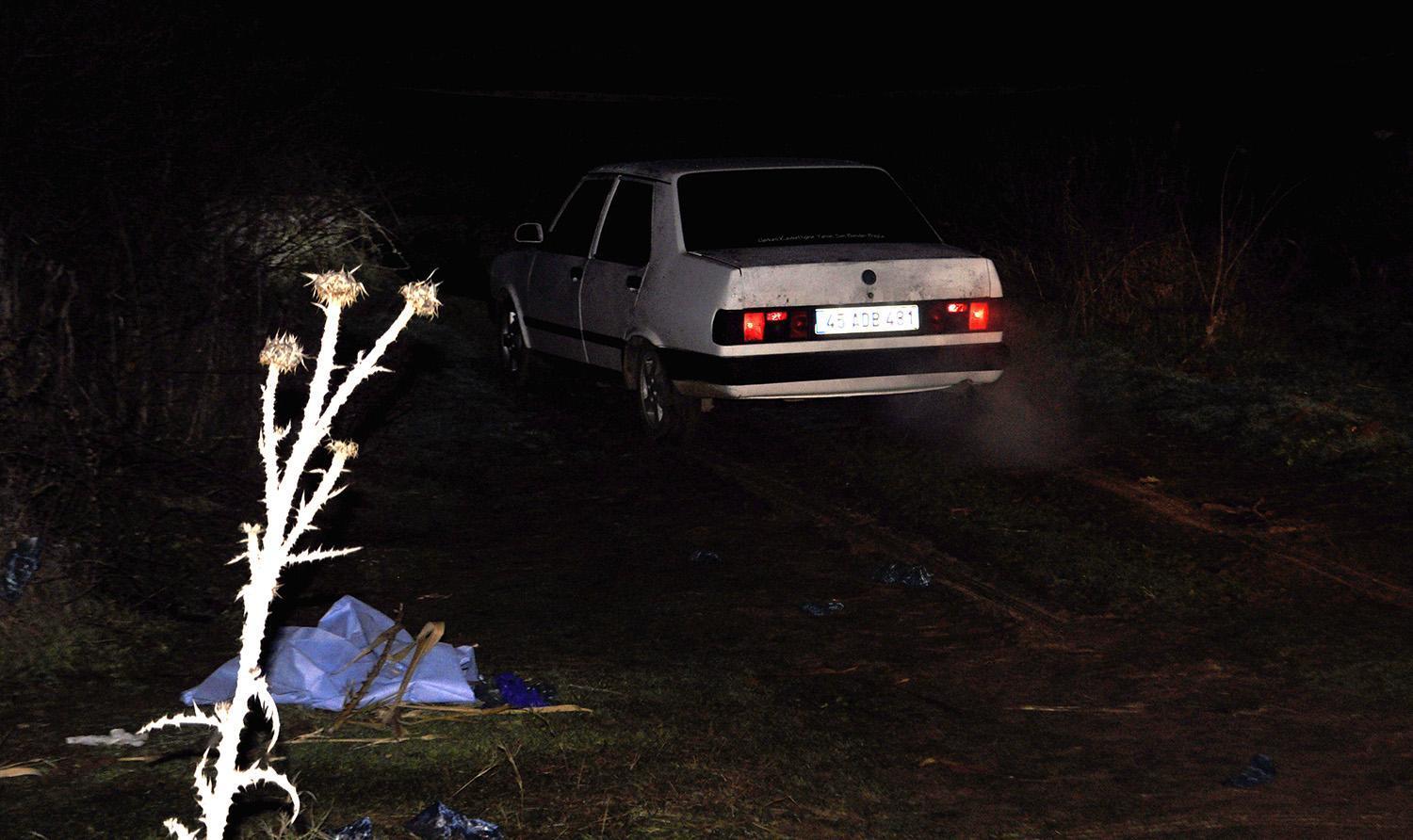 Manisada 4 genç otomobilde başlarından vurularak öldürüldü