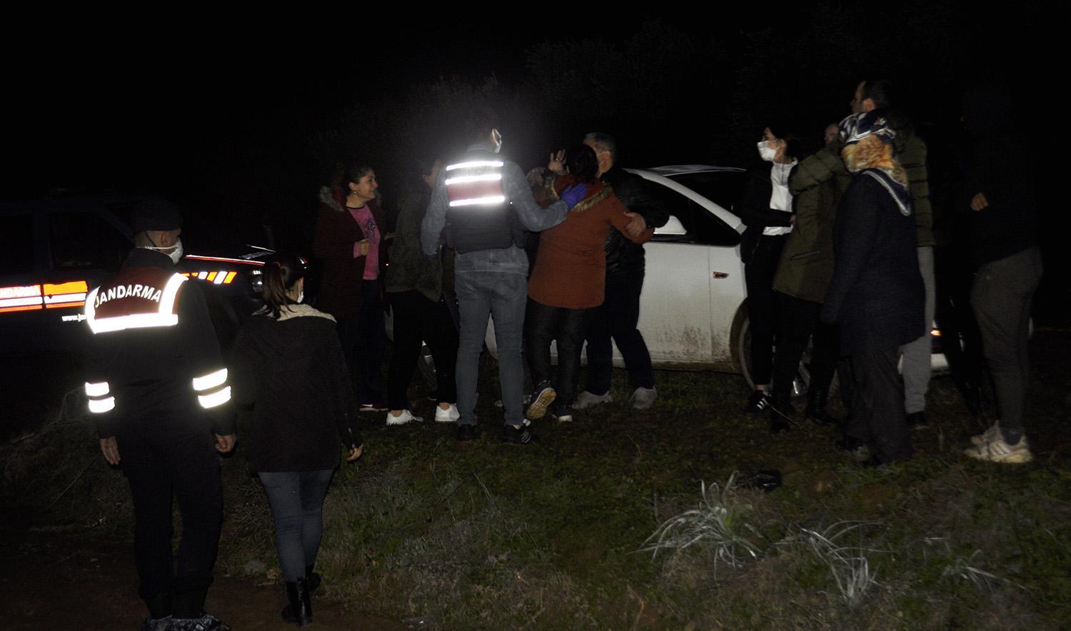 Manisada 4 genç otomobilde başlarından vurularak öldürüldü