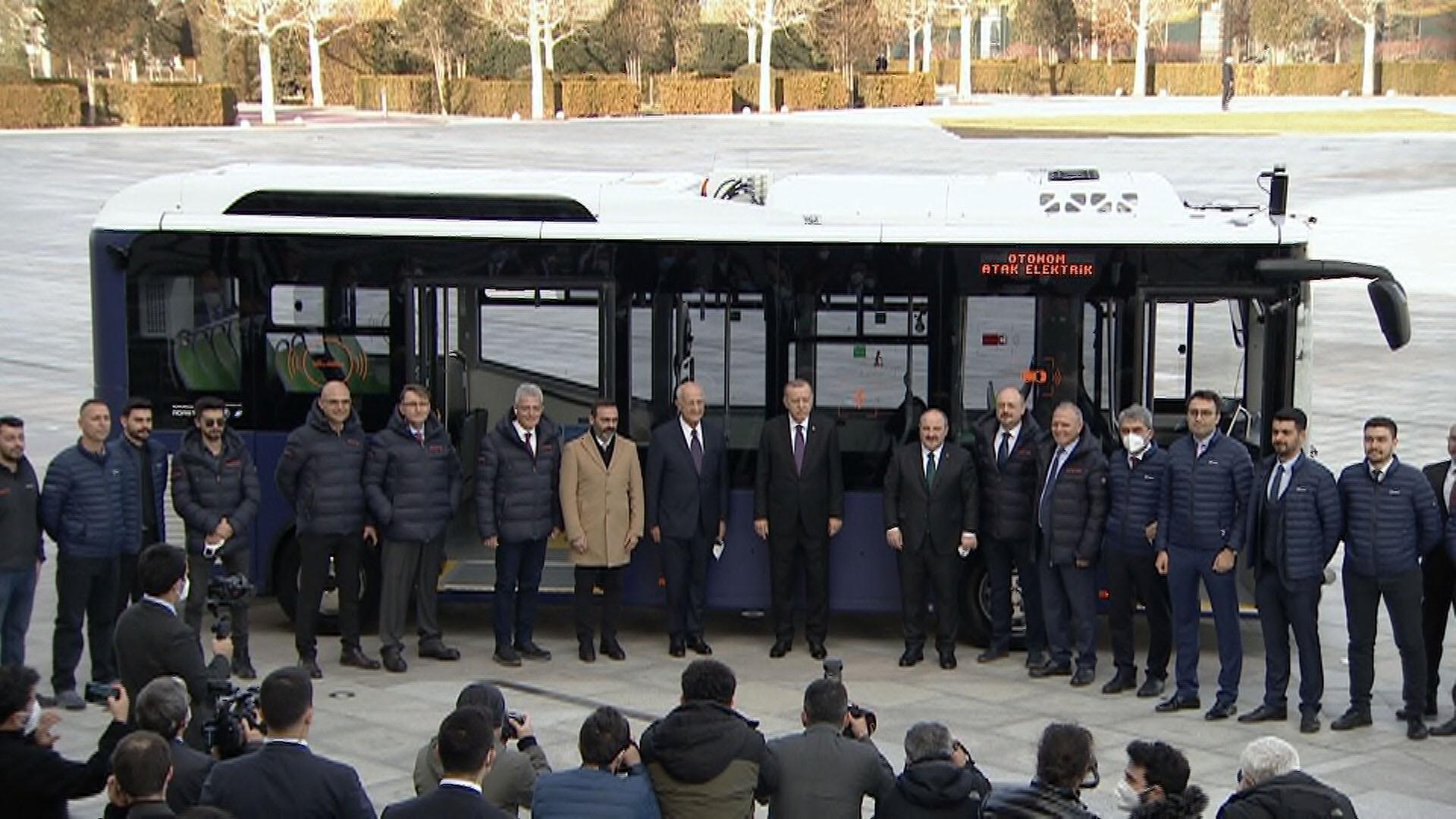 Elektrikli ve sürücüsüz otobüs Atak Electric tanıtıldı