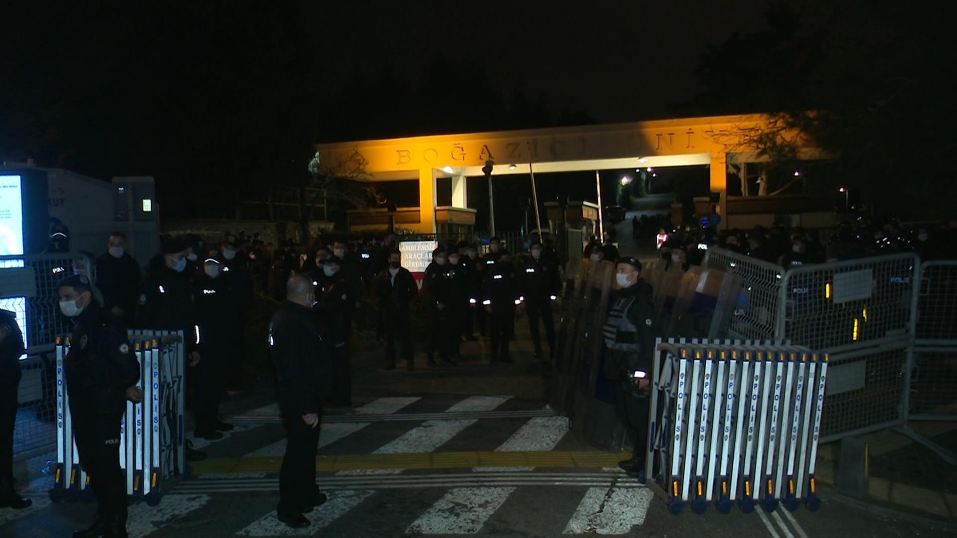 Boğaziçi Üniversitesindeki eylemlerde gözaltına alınan 159 kişiden 98i serbest bırakıldı