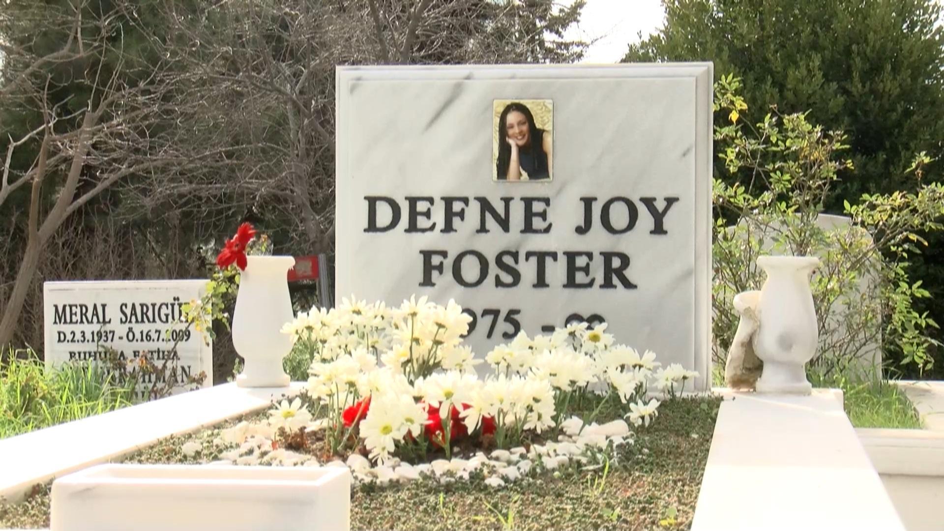 Defne Joy Foster mezarı başında anıldı
