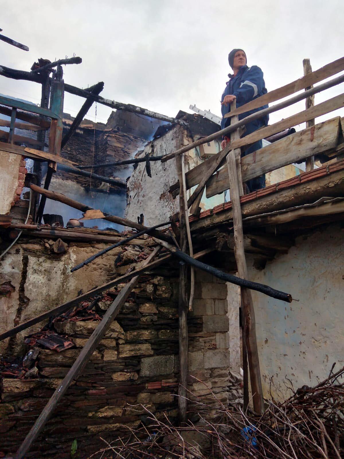 101 yaşındaki Ümmü nine, yalnız yaşadığı evinde çıkan yangında yaşamını yitirdi