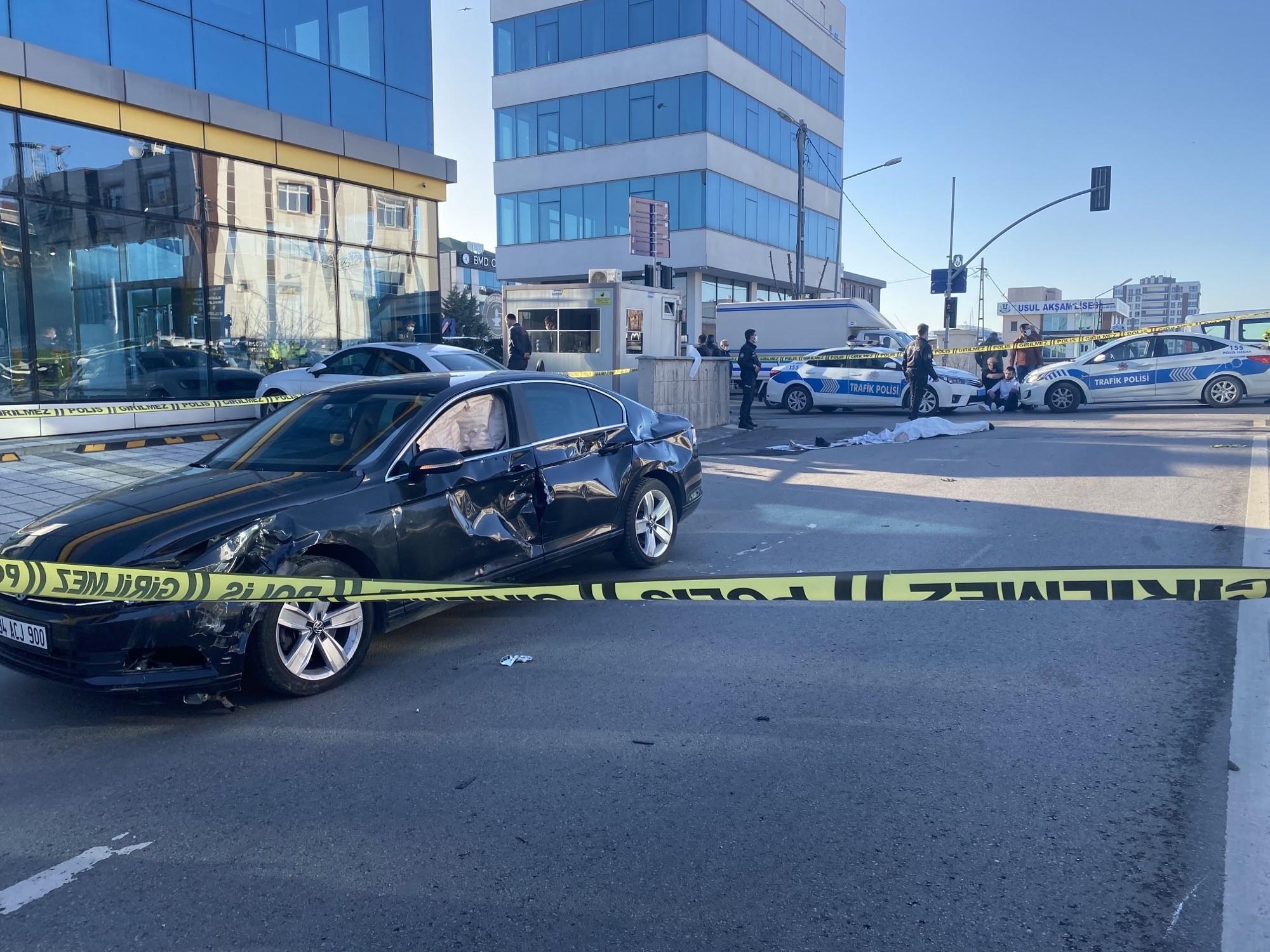 Ümraniyede kazada motosikletteki kişi öldü; kaza anı kamerada