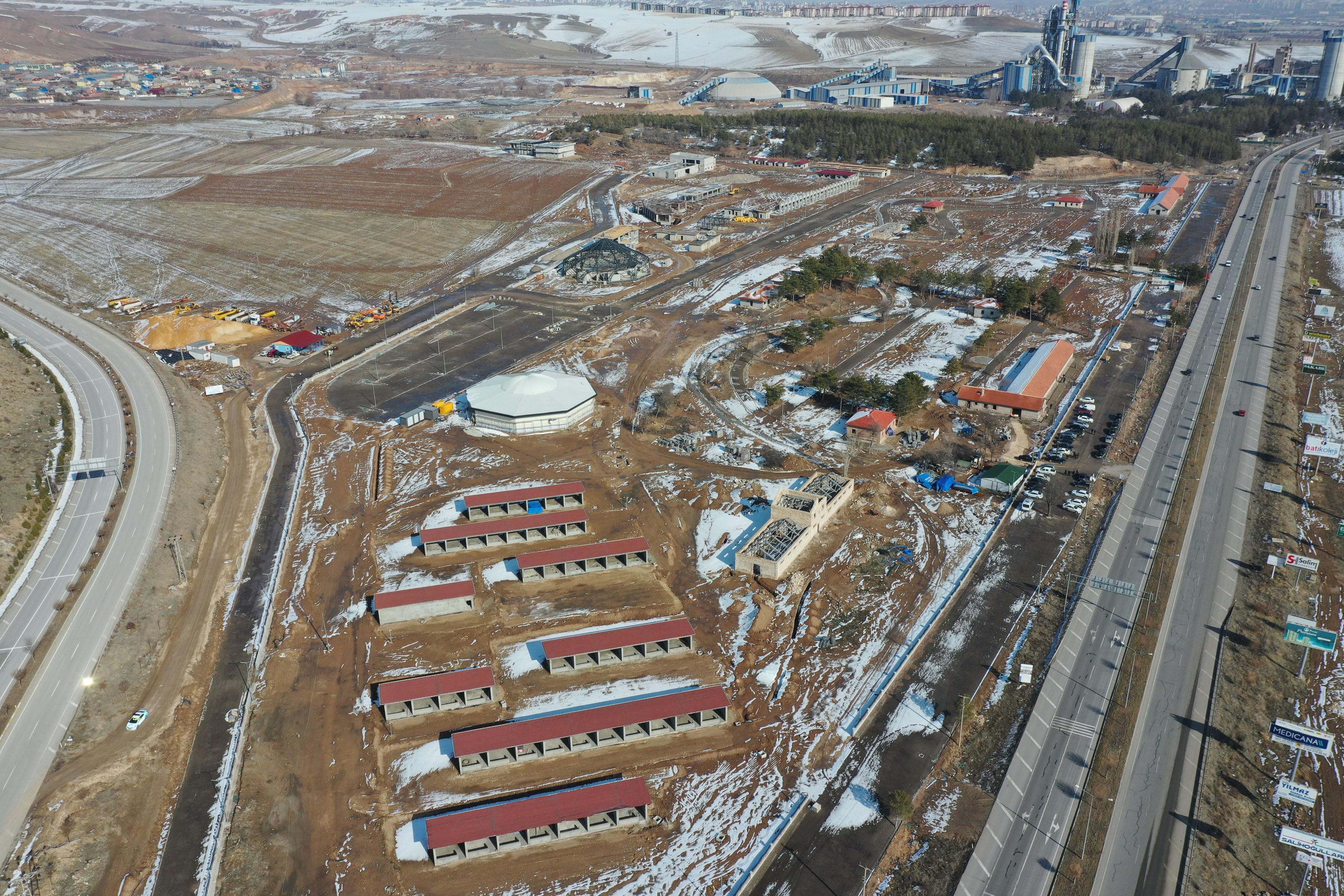 Sivasta Sultan Abdülhamide at yetiştirilen haraların da içinde olduğu kültür park çalışması sürüyor