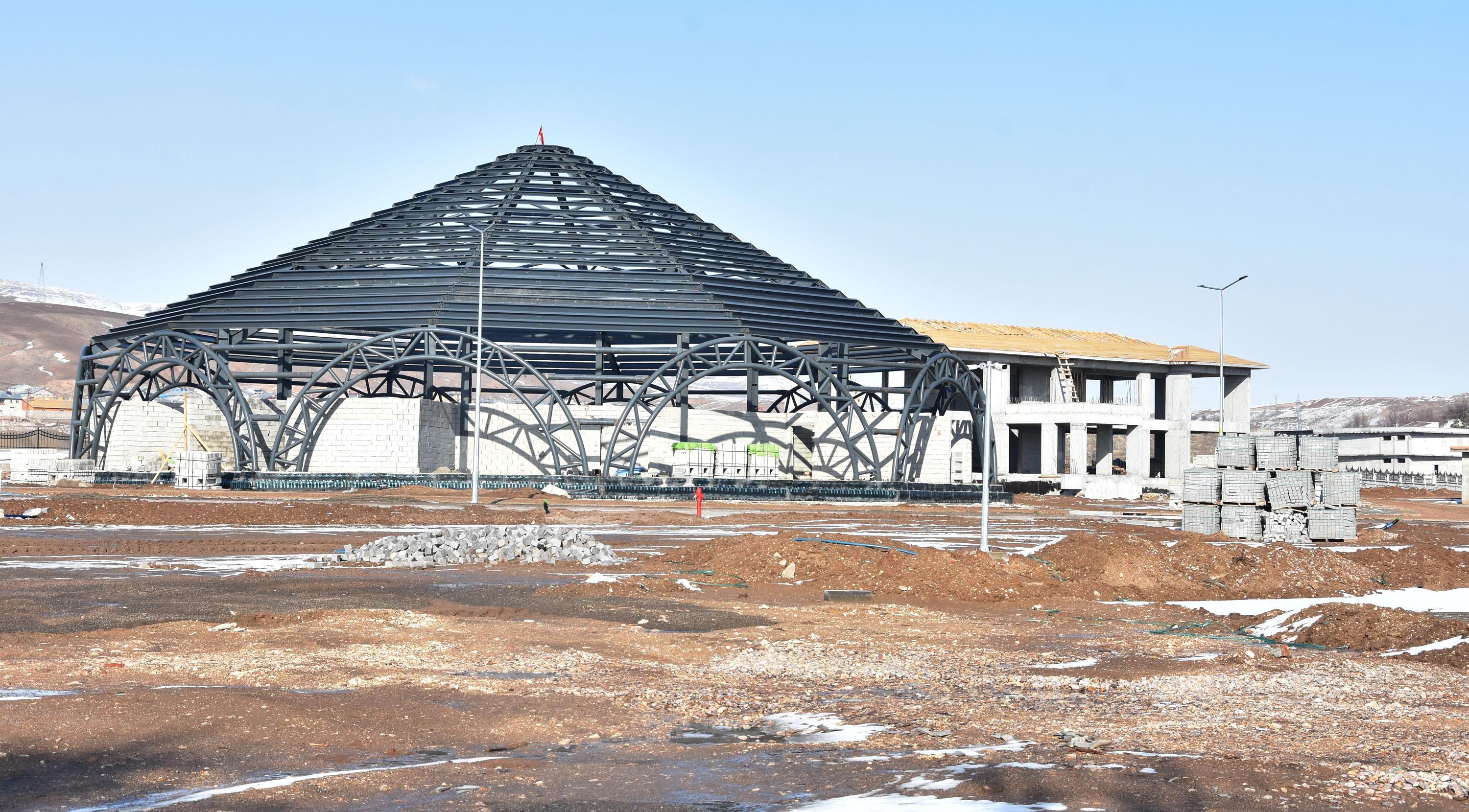 Sivasta Sultan Abdülhamide at yetiştirilen haraların da içinde olduğu kültür park çalışması sürüyor