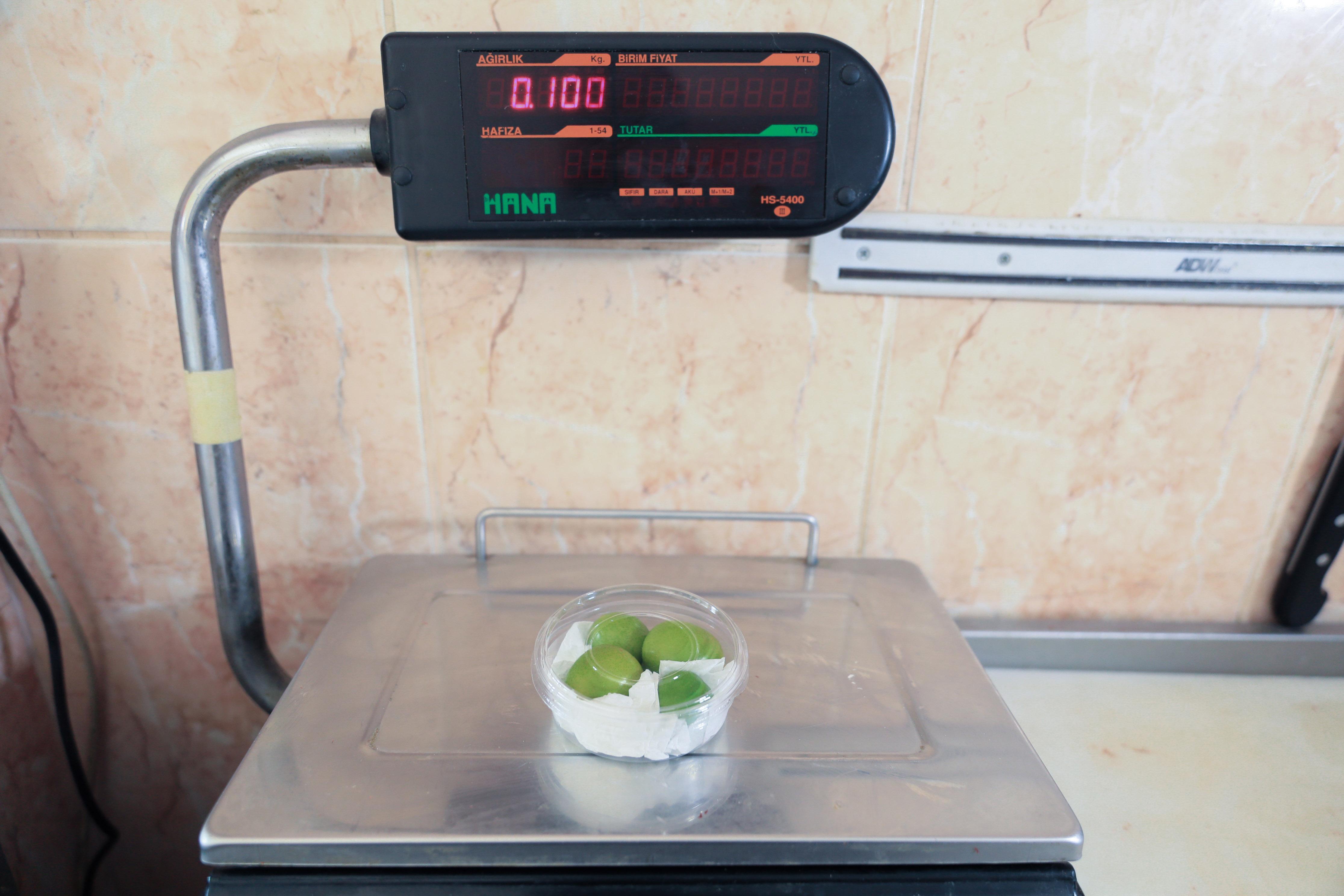 1 kilo kıyma fiyatına 4 adet yeşil erik