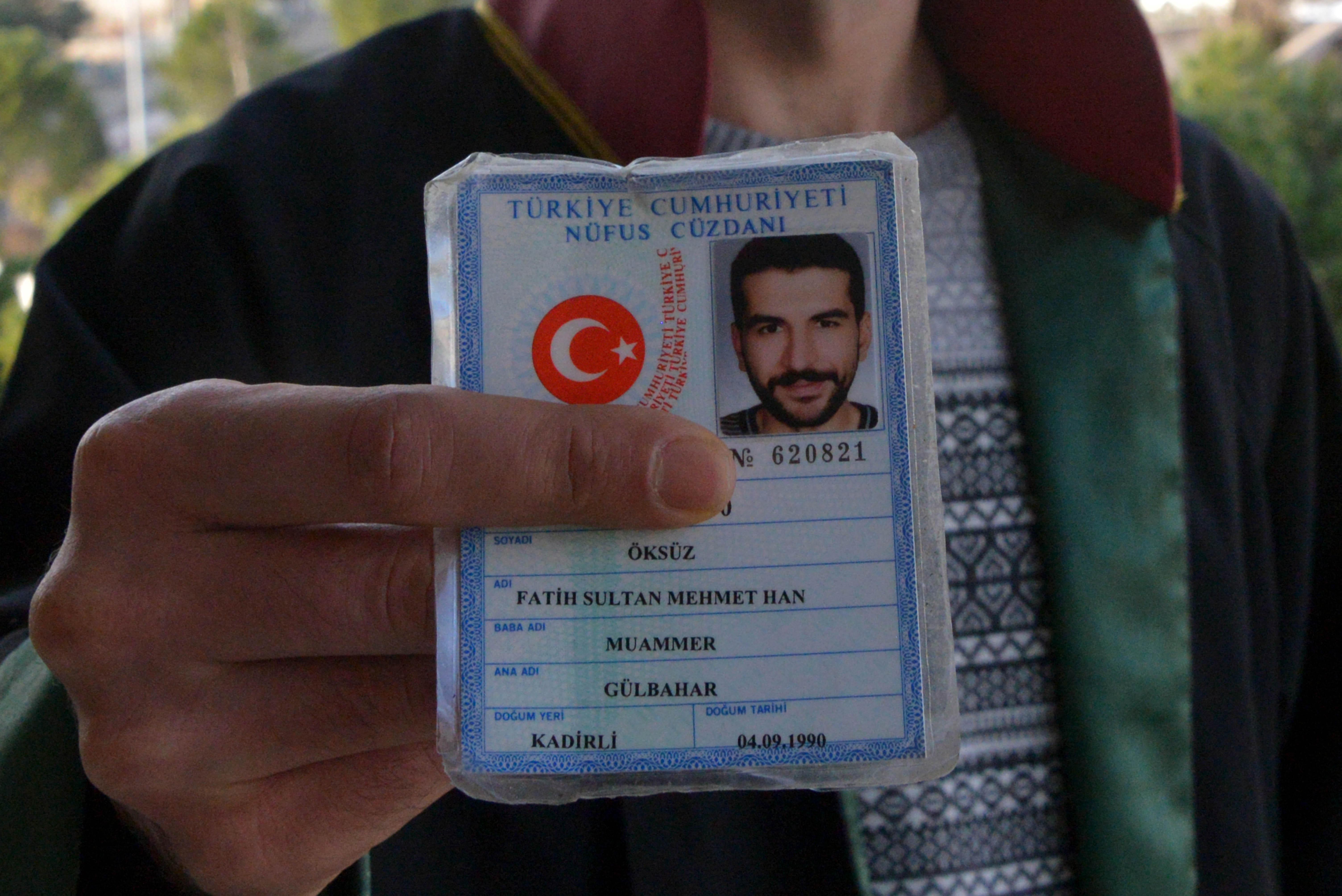 İsmini duyan Gerçek mi diye soruyor, inanmayıp kimliğine bakıyor