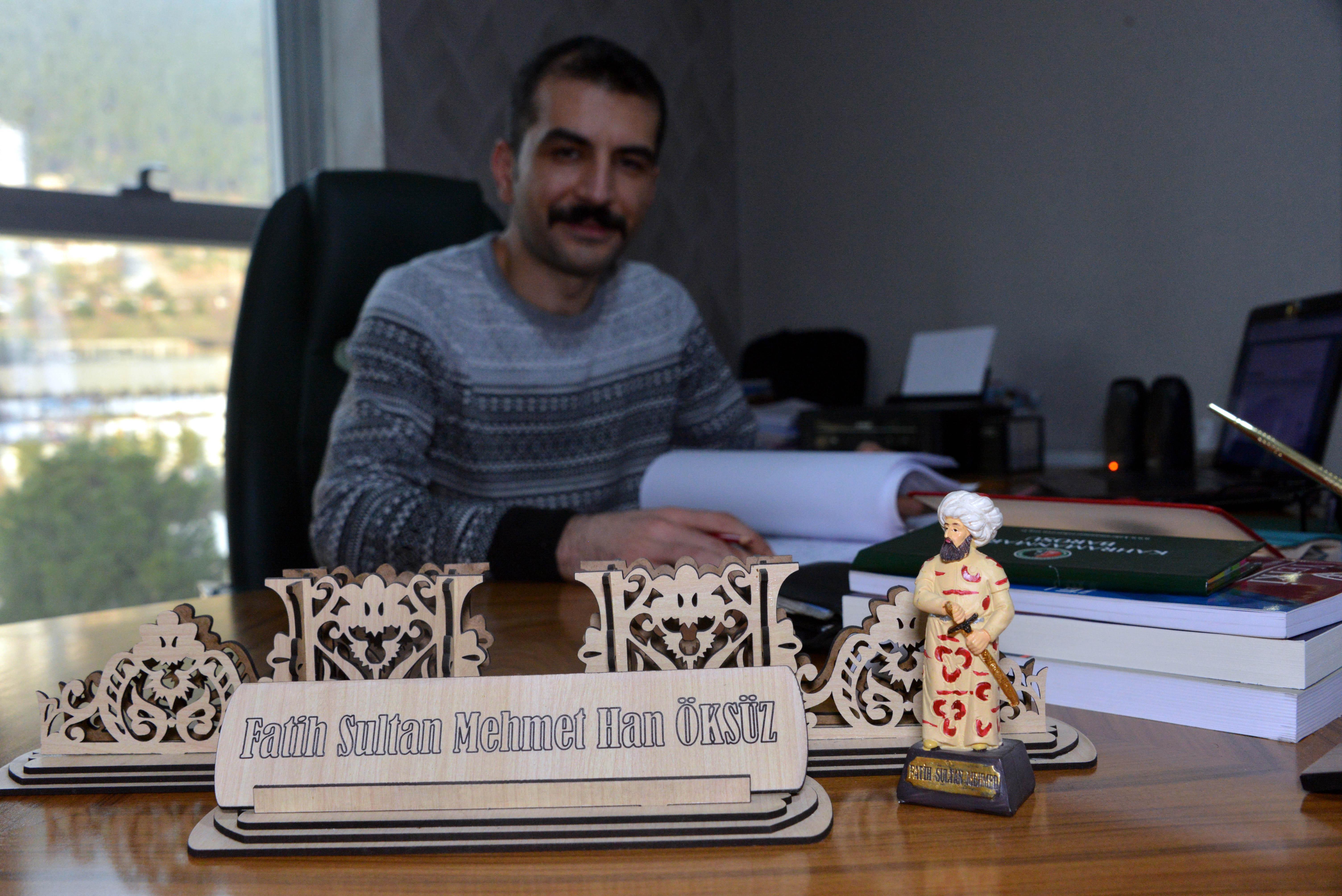 İsmini duyan Gerçek mi diye soruyor, inanmayıp kimliğine bakıyor