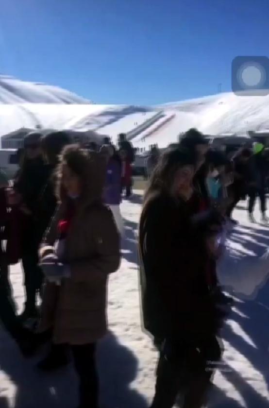 Kayak merkezinde halay tepki çekti