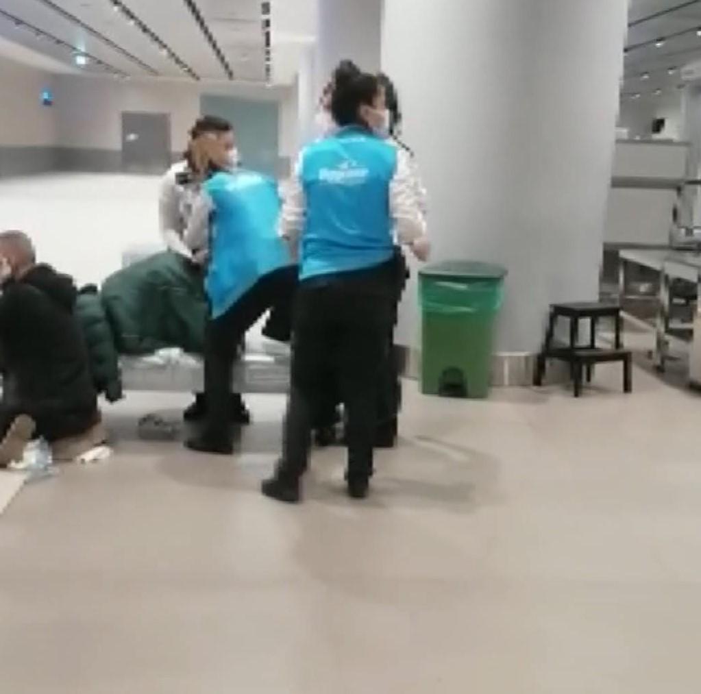 Uçaktan inen yolcu İstanbul Havalimanında doğum yaptı