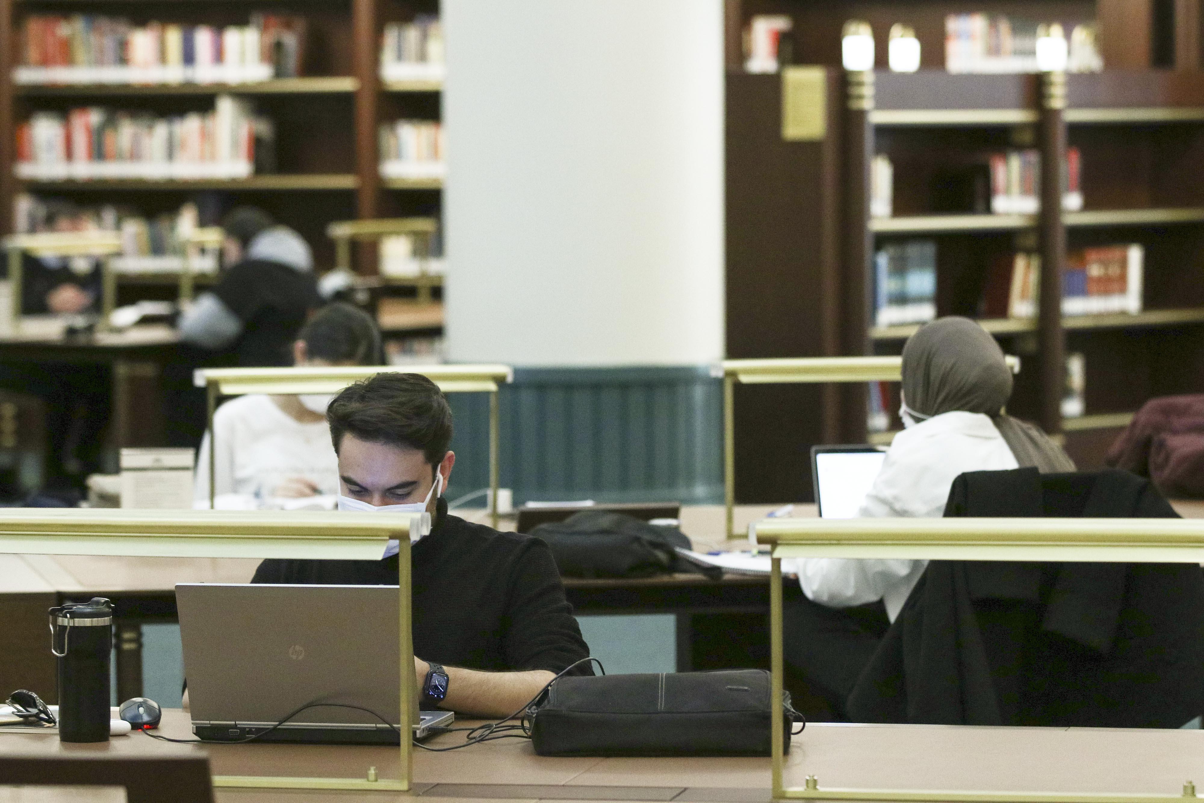 Cumhurbaşkanlığı Millet Kütüphanesi salgına rağmen öğrencilerin ilgi odağı oldu