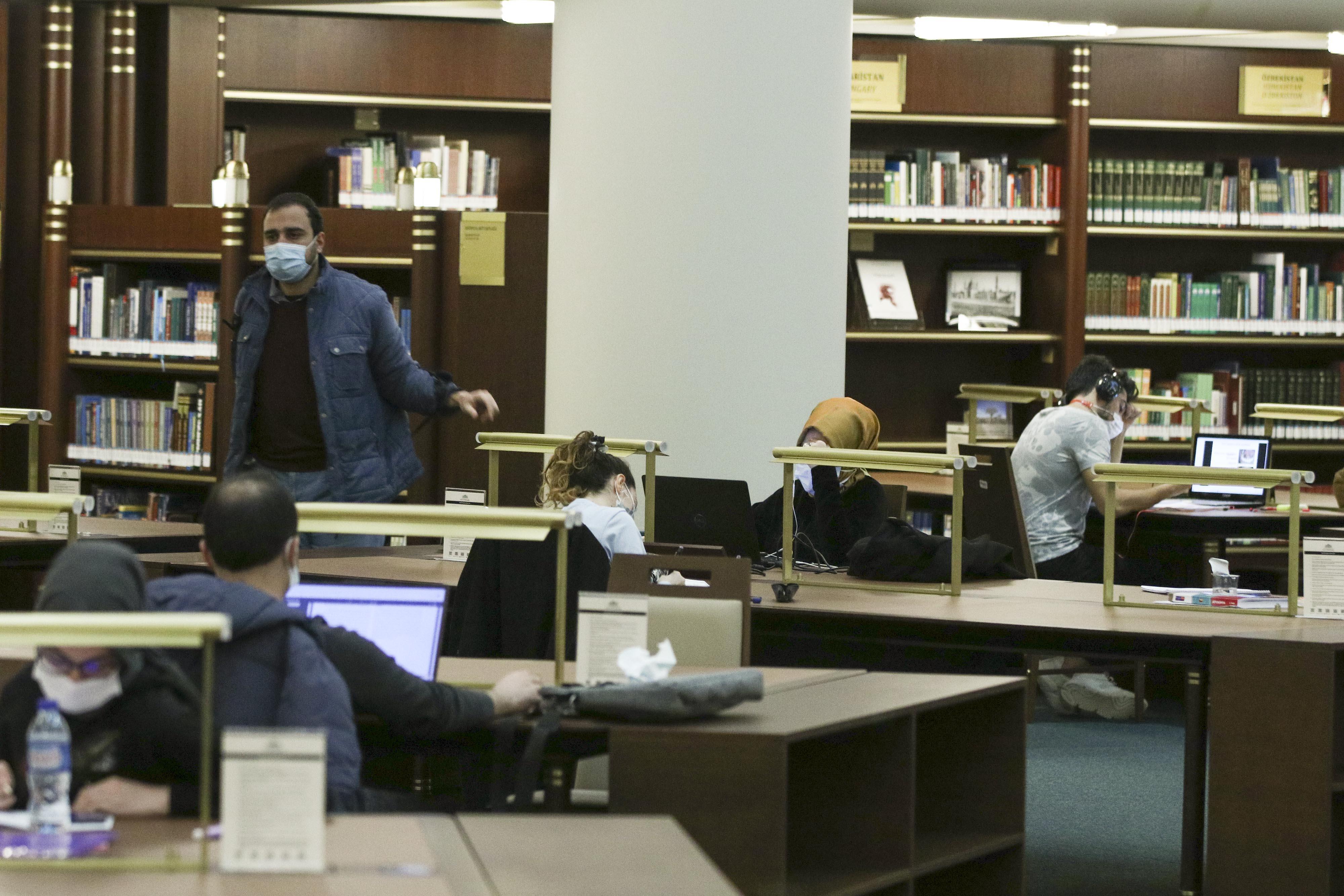 Cumhurbaşkanlığı Millet Kütüphanesi salgına rağmen öğrencilerin ilgi odağı oldu