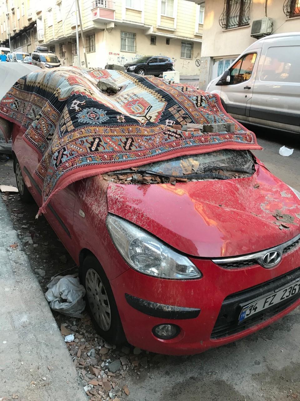 Yer: İstanbul... Çatılar uçtu, bilanço sabah ortaya çıktı