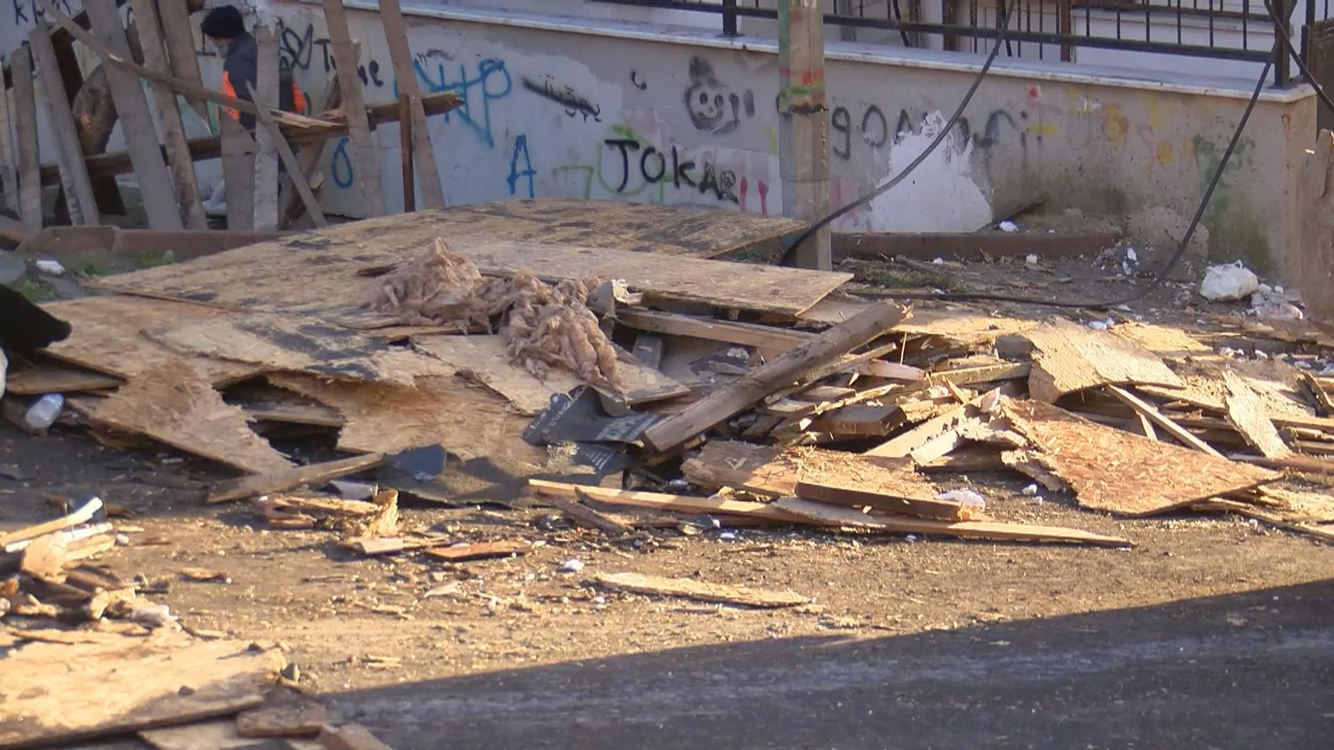 Yer: İstanbul... Çatılar uçtu, bilanço sabah ortaya çıktı