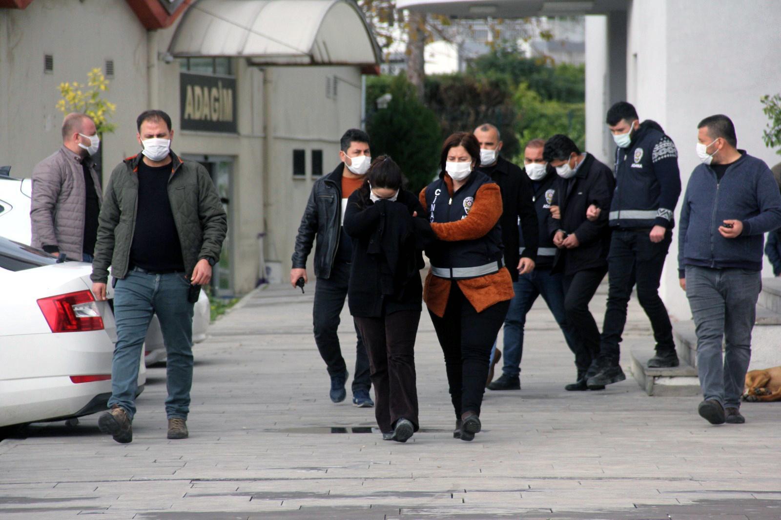 Eşinin cesedini 3 gün banyoda saklayıp, şüphe çekmemek için cep telefonundan mesaj göndermiş