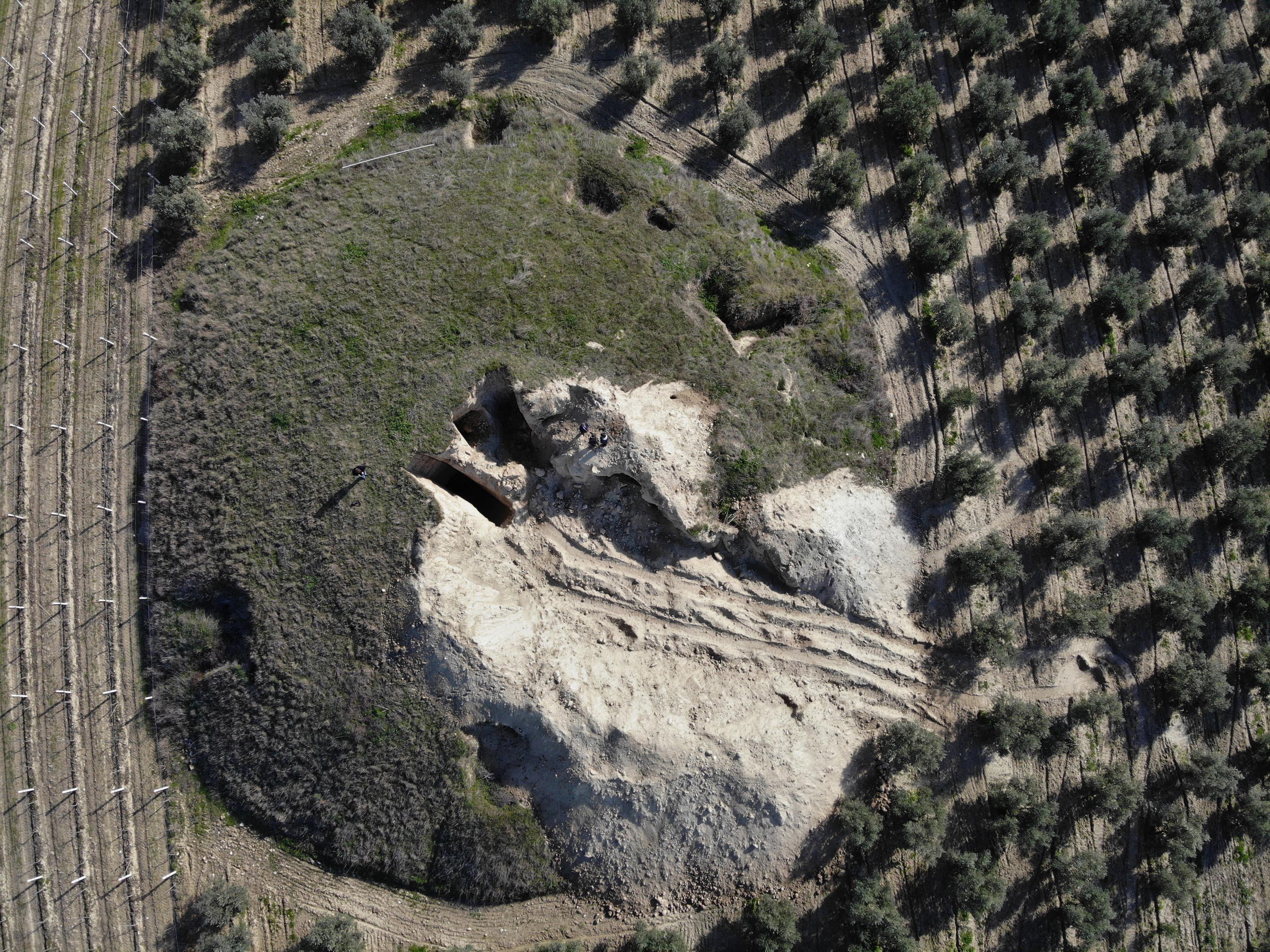 2 bin 700 yıllık tümülüsler iş makineleri ile talan edildi, kral mezarları yok olma tehlikesi ile karşı karşıya