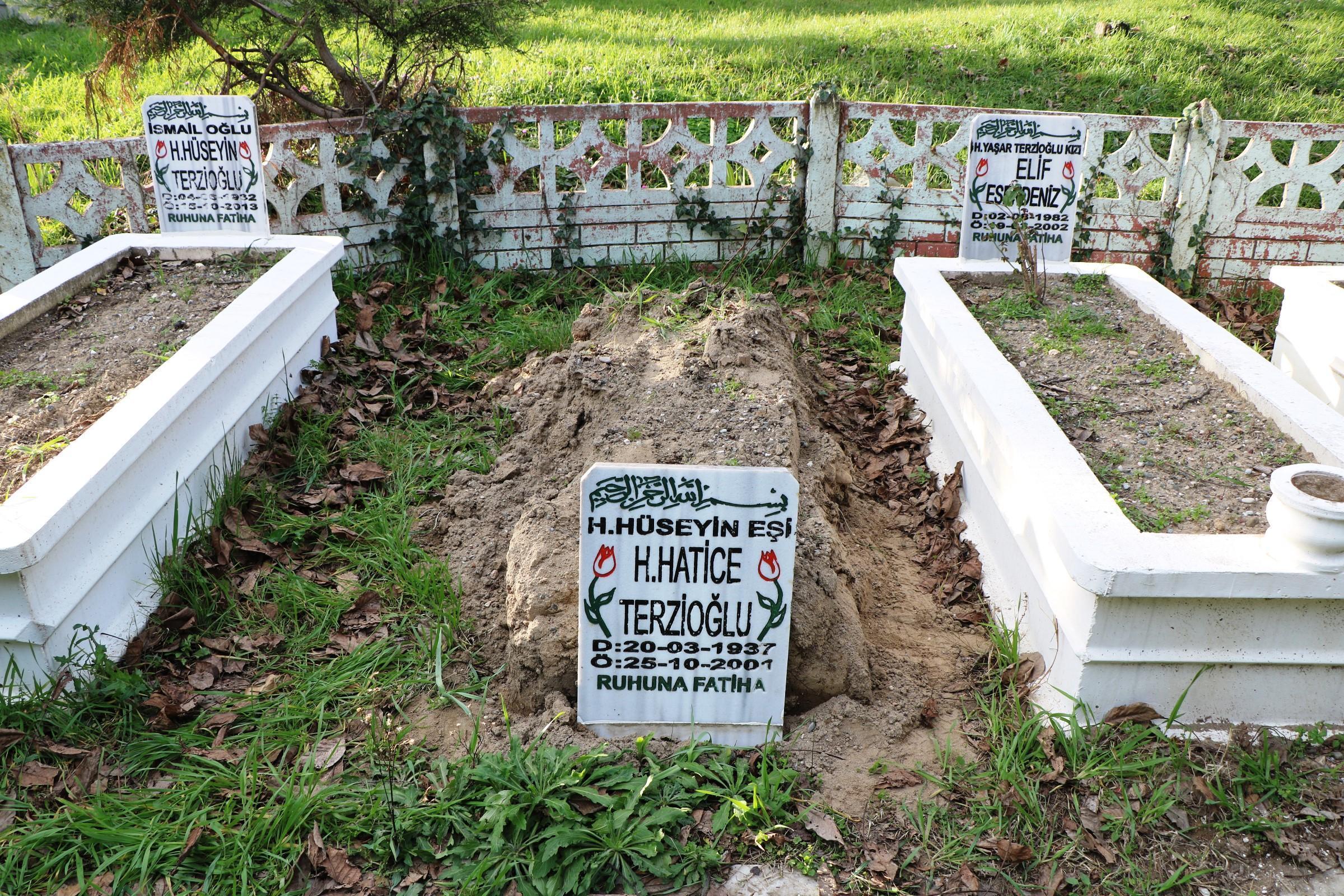 Sakarya’da akıl almaz olay: Mezar taşları çalındı