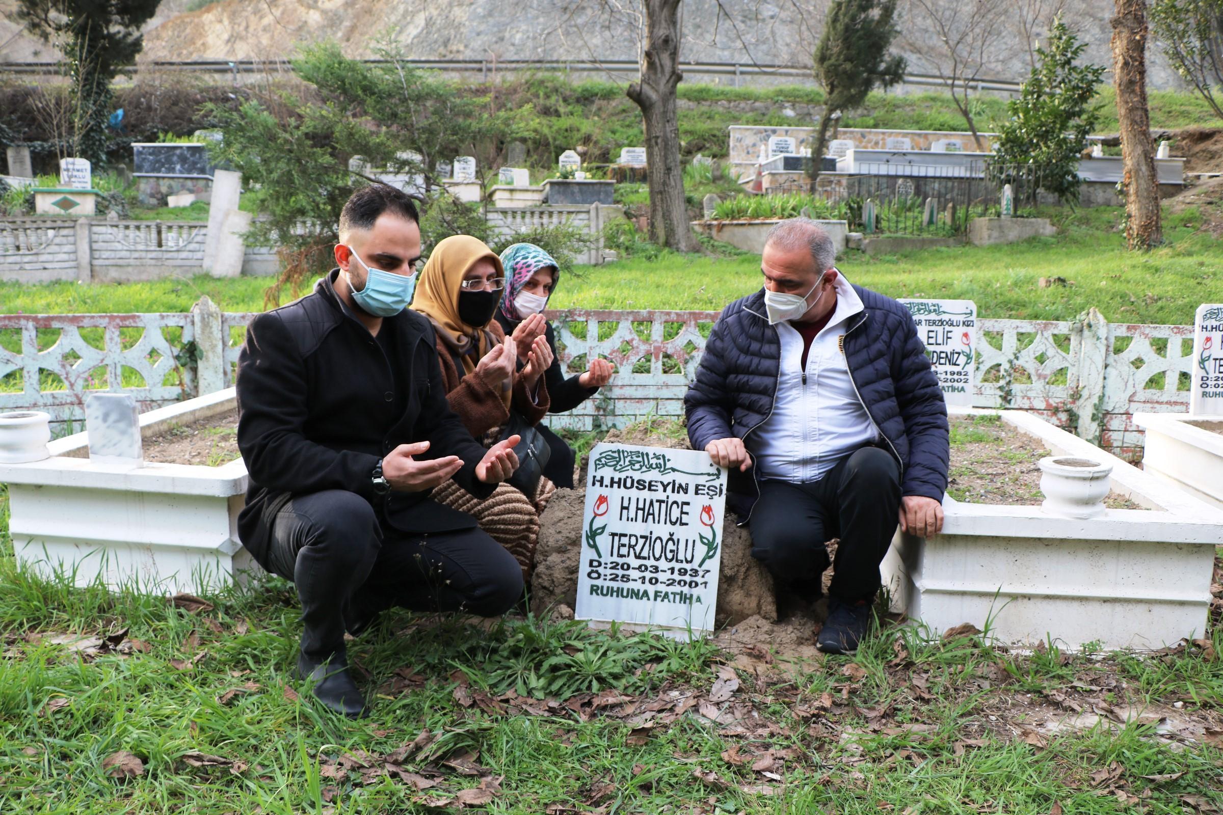 Sakarya’da akıl almaz olay: Mezar taşları çalındı