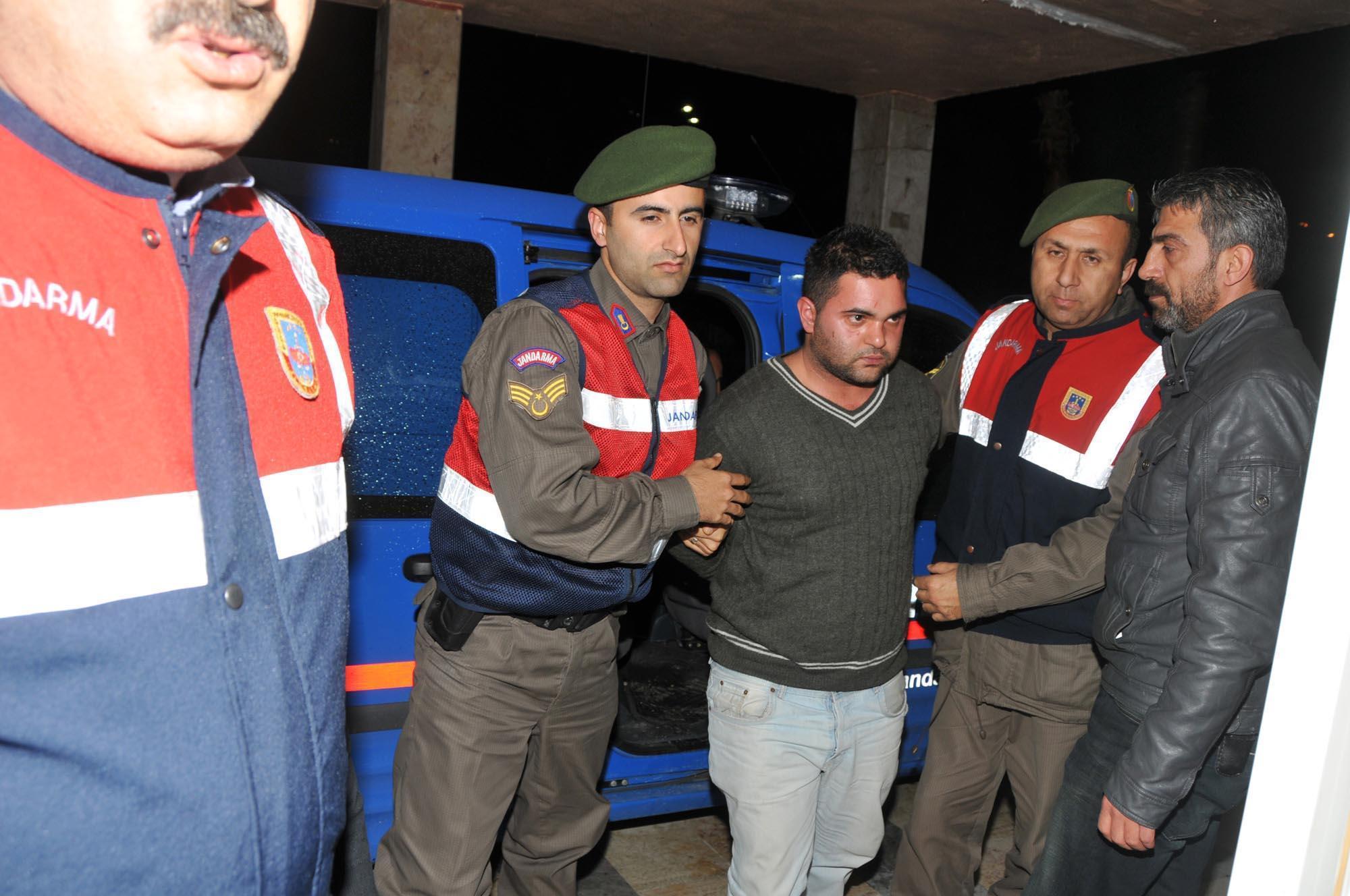 Özgecan Aslan, mezarı başında anılıyor