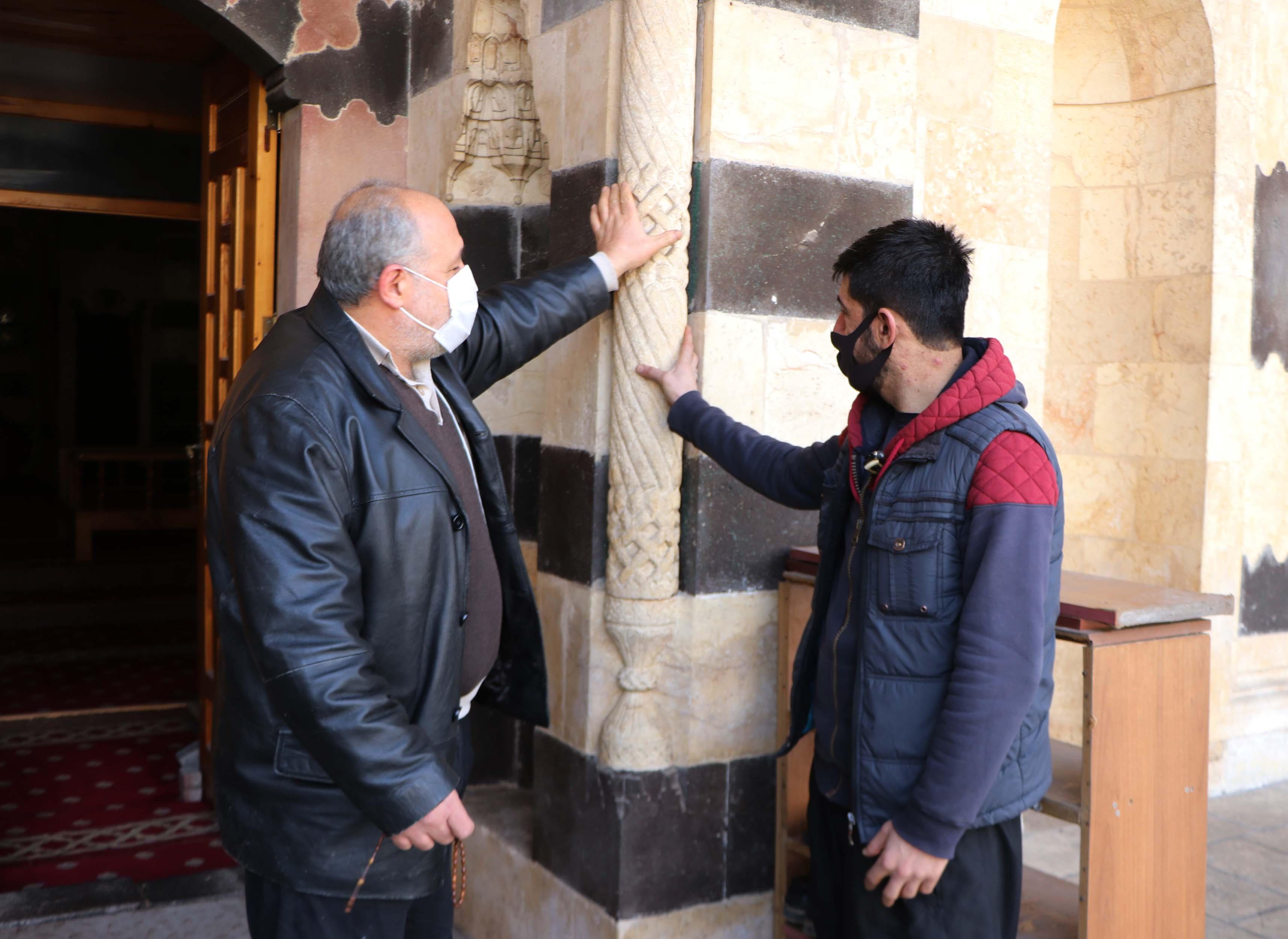 5 asırlık camideki döner taşlı deprem düzeneği görenleri şaşırtıyor