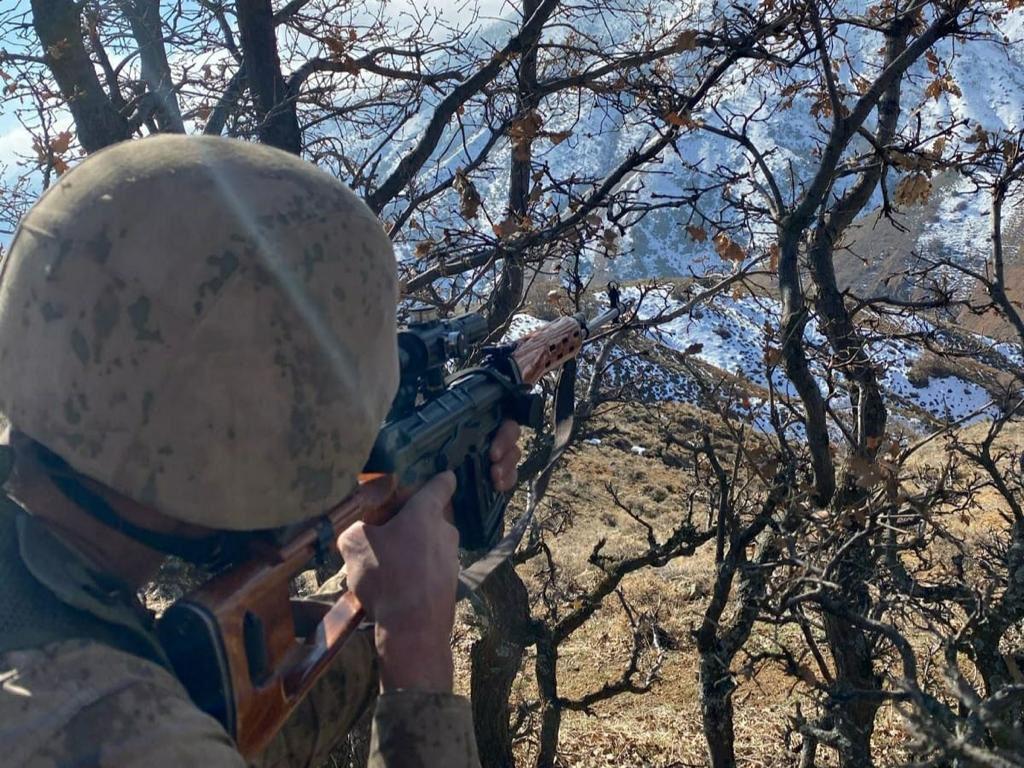 Sivasta, komandolardan arazi tarama faaliyeti