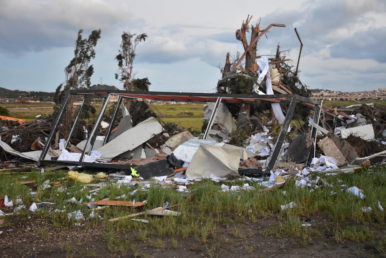 Çeşmeyi hortum, Çiğliyi dolu vurdu Felaketin boyutu gün aydınlanınca ortaya çıktı