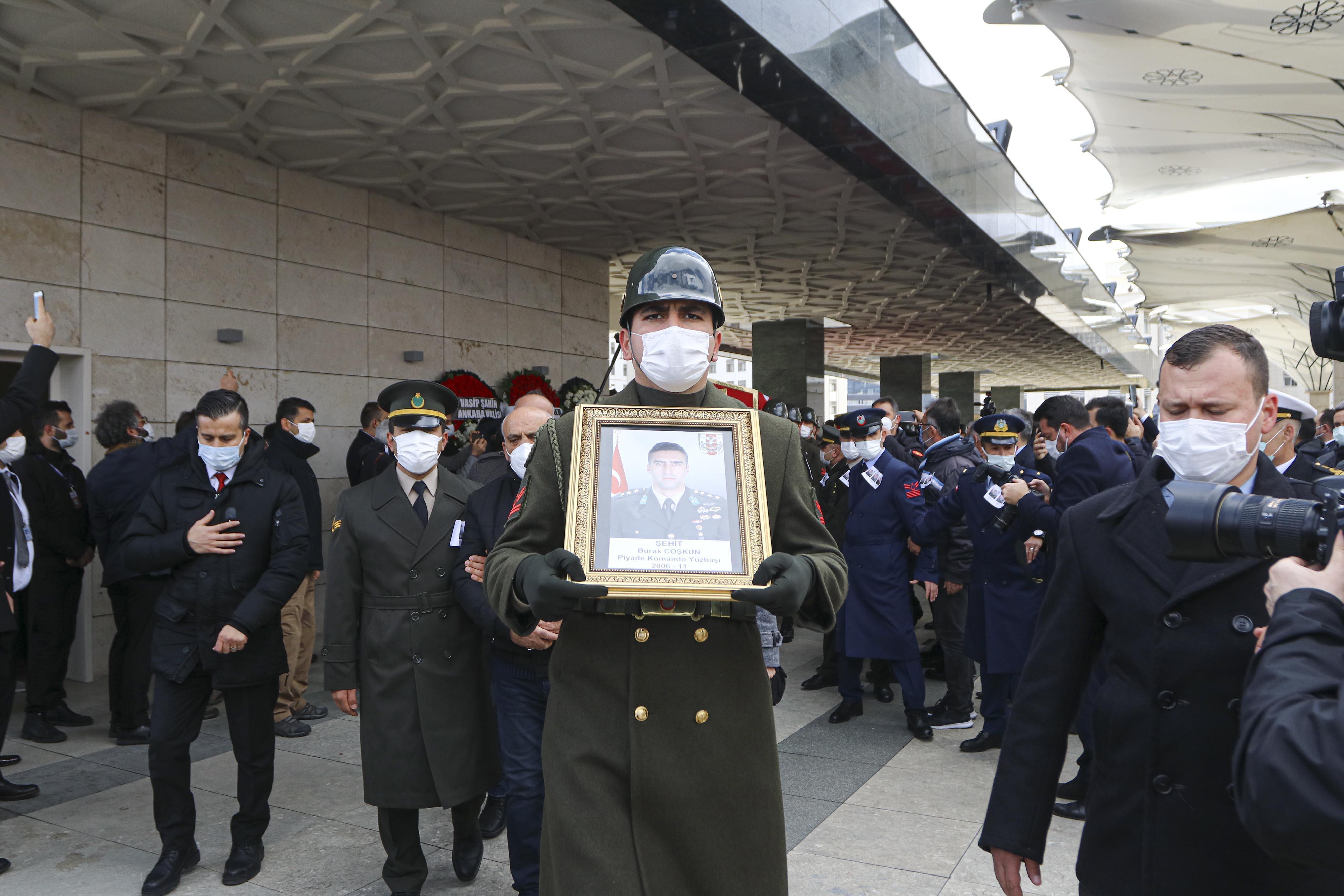 Pençe Kartal-2 Harekatı şehitleri son yolculuğuna uğurlandı