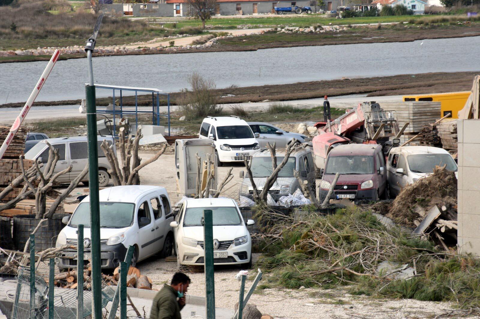 Çeşmede hortumun izleri siliniyor