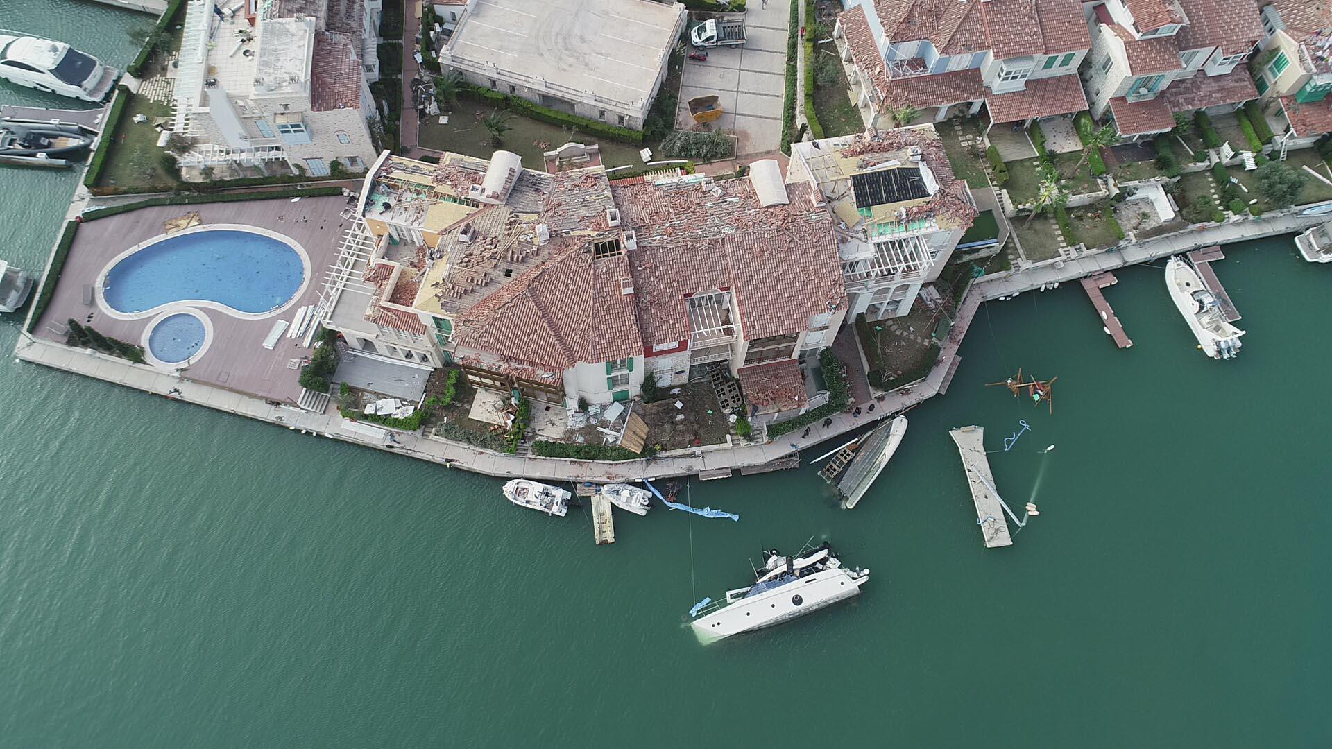 Çeşmede hortumun izleri siliniyor