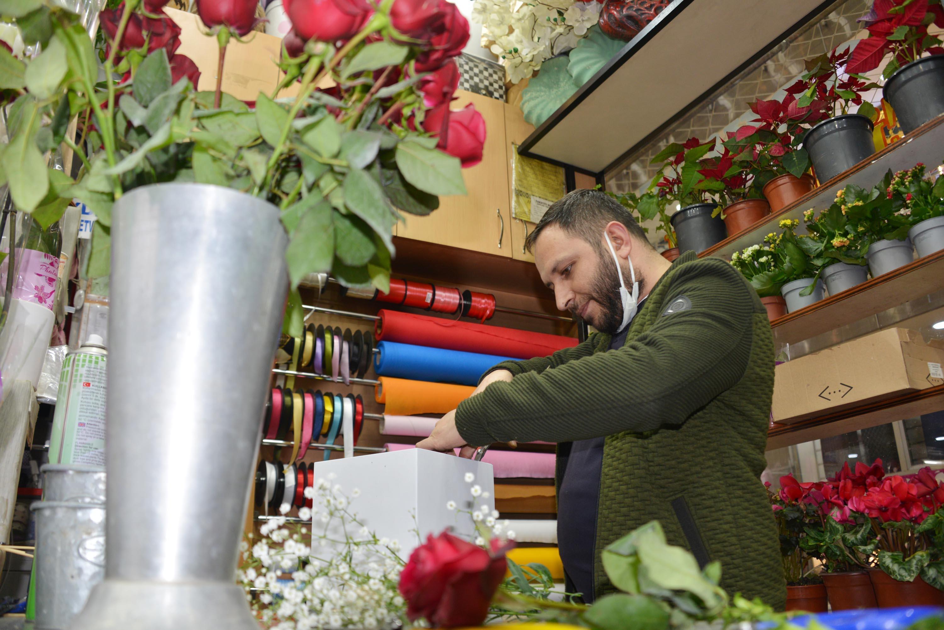 Erzurumlu çiçekçi: Sevgilisine kilosu kadar gül alan var