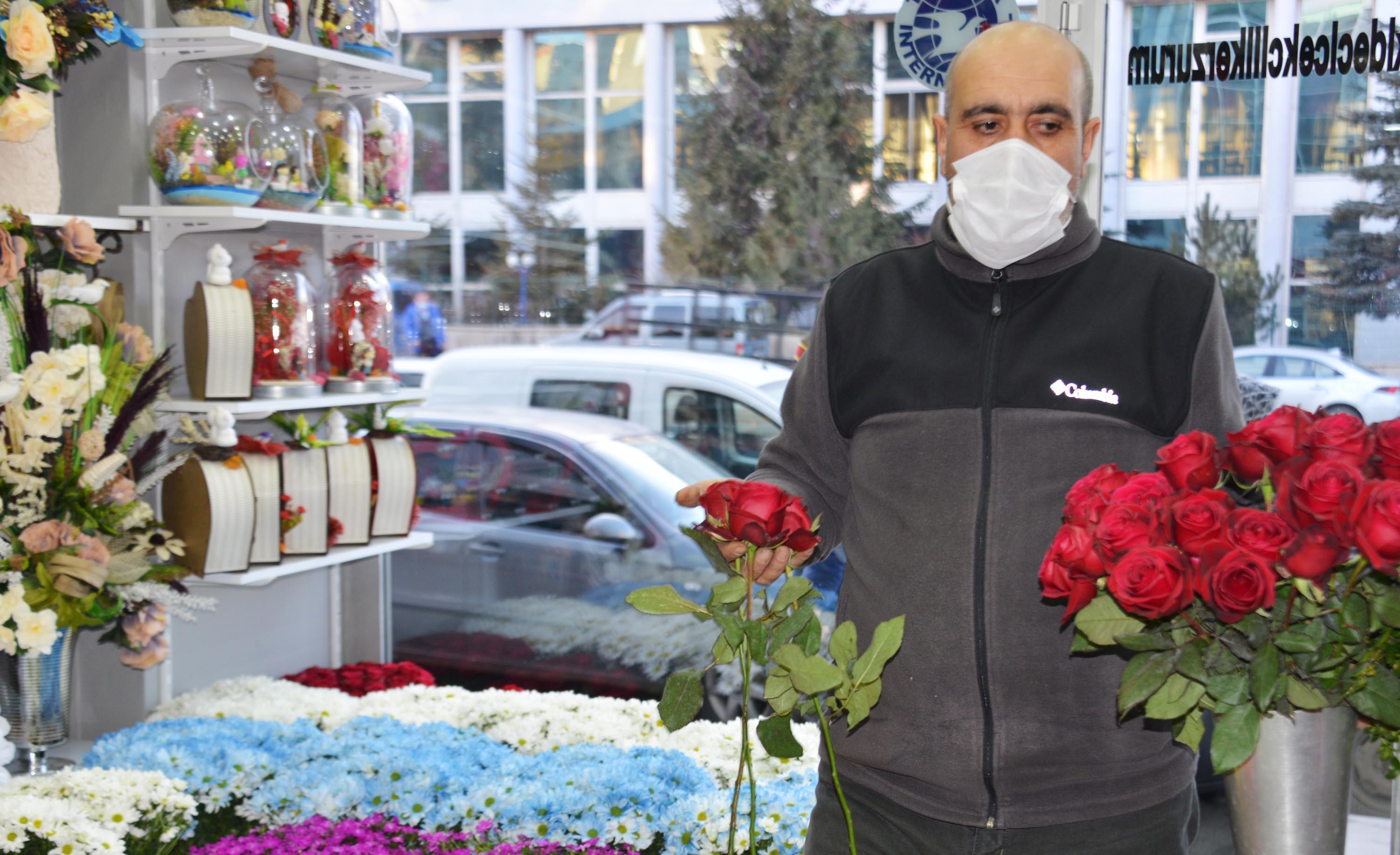 Erzurumlu çiçekçi: Sevgilisine kilosu kadar gül alan var