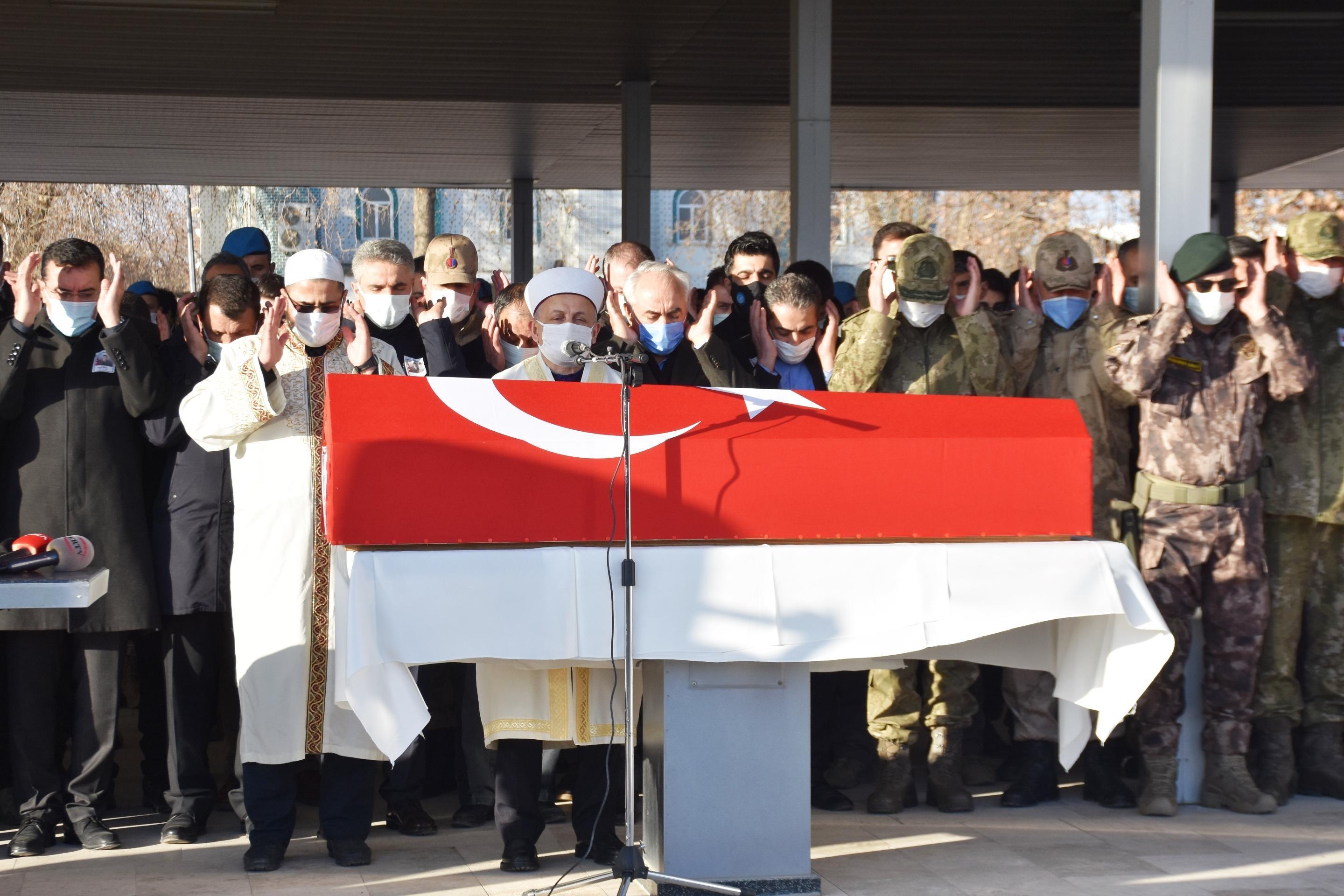 PKKnın şehit ettiği 13 vatandaşın kimlik tespitine başlandı