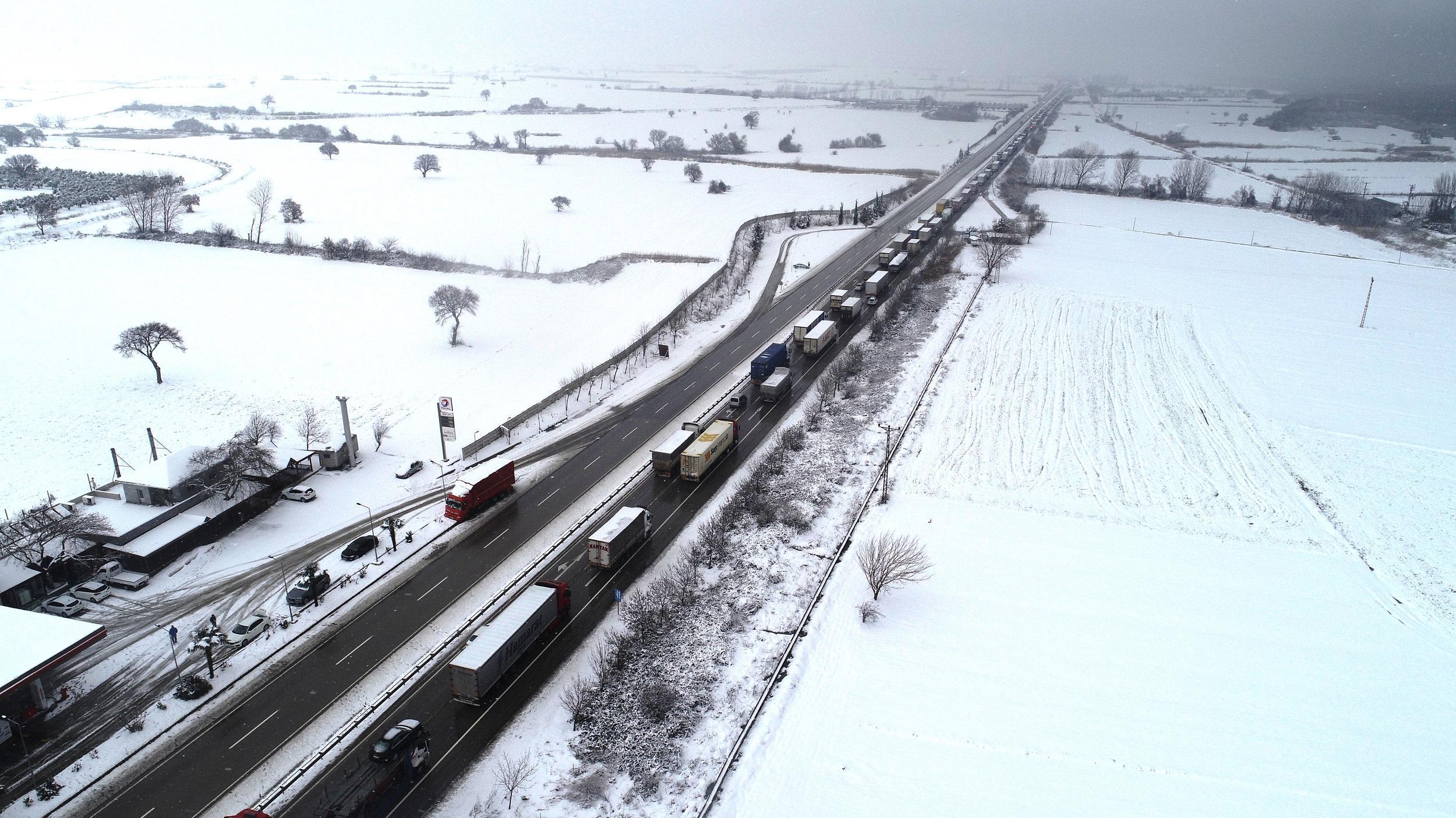 Bursa-İzmir Karayolunda 15 kilometrelik araç kuyruğu oluştu
