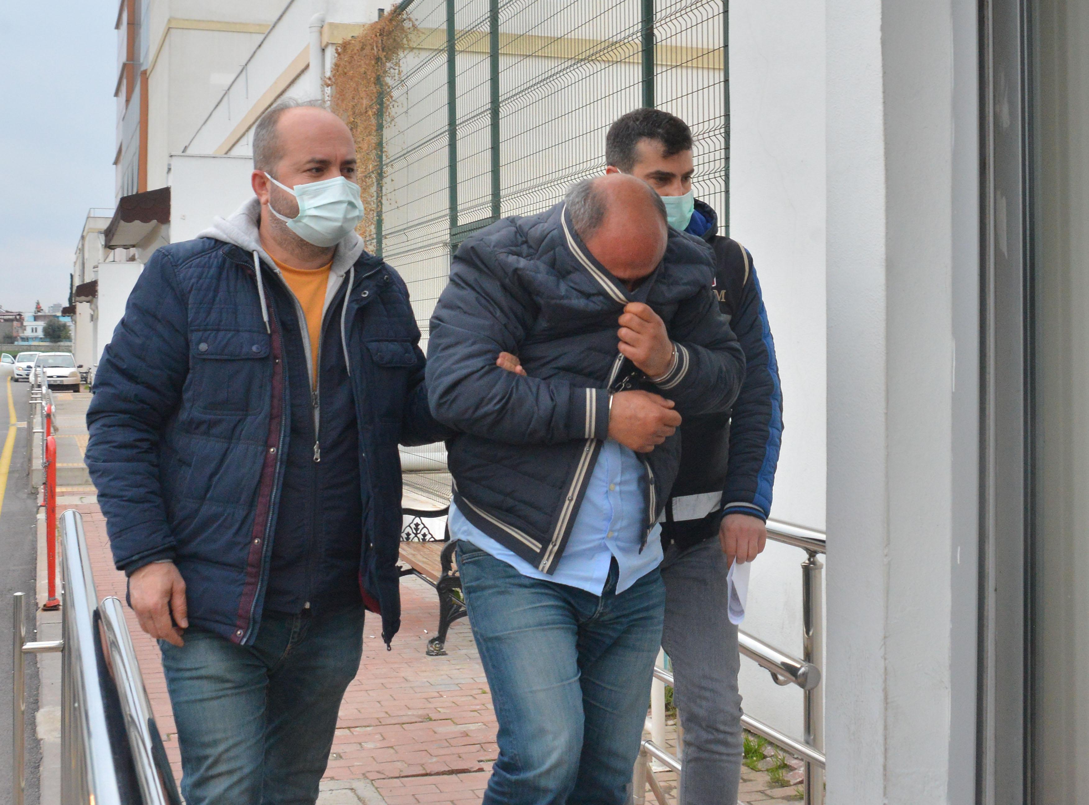 Adana merkezli usulsüz reçete ile 12,5 milyon lira vurgun yapan şebekeye operasyon