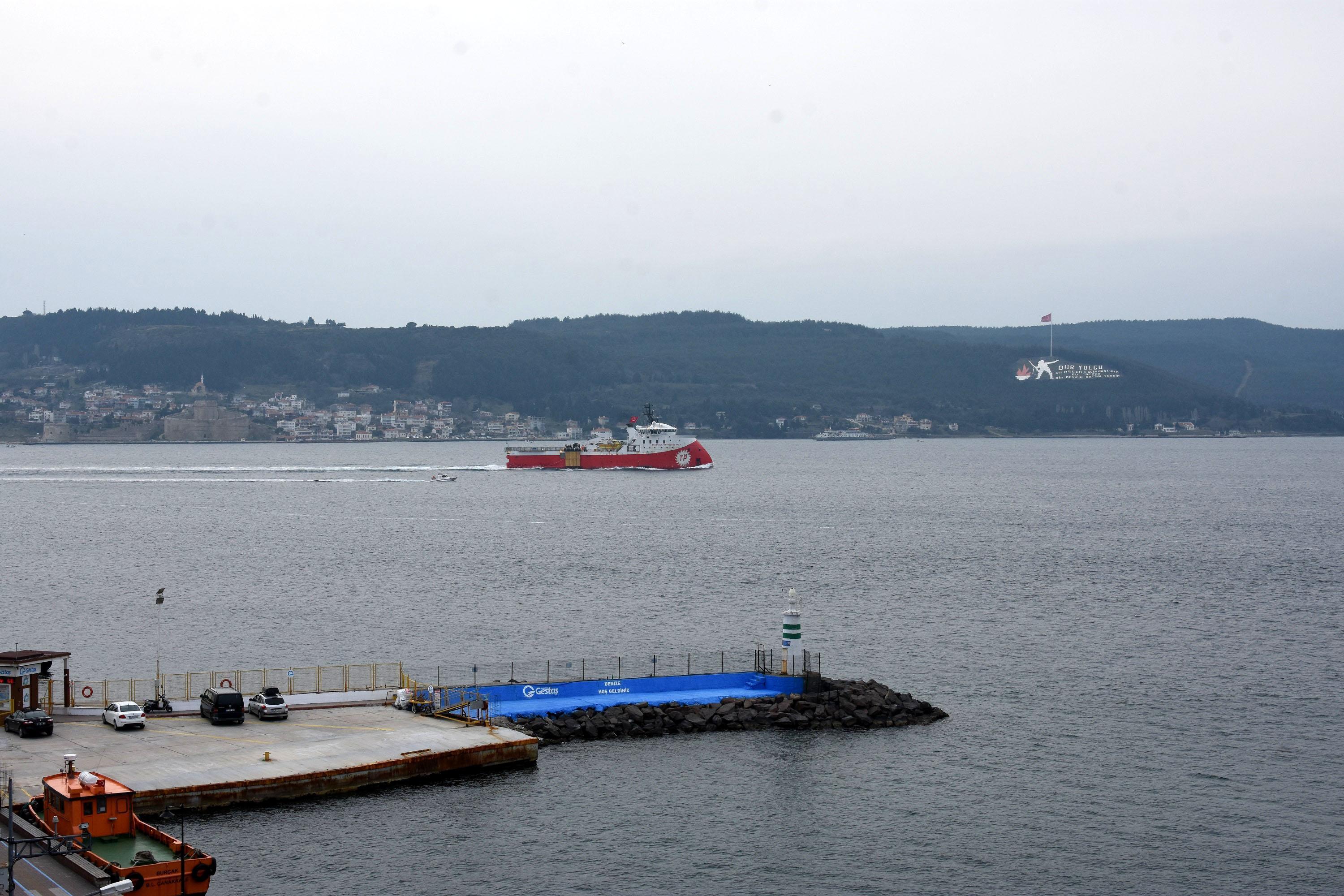 Sismik araştırma gemisi Barbaros Hayreddin Paşa, Çanakkale Boğazından geçti