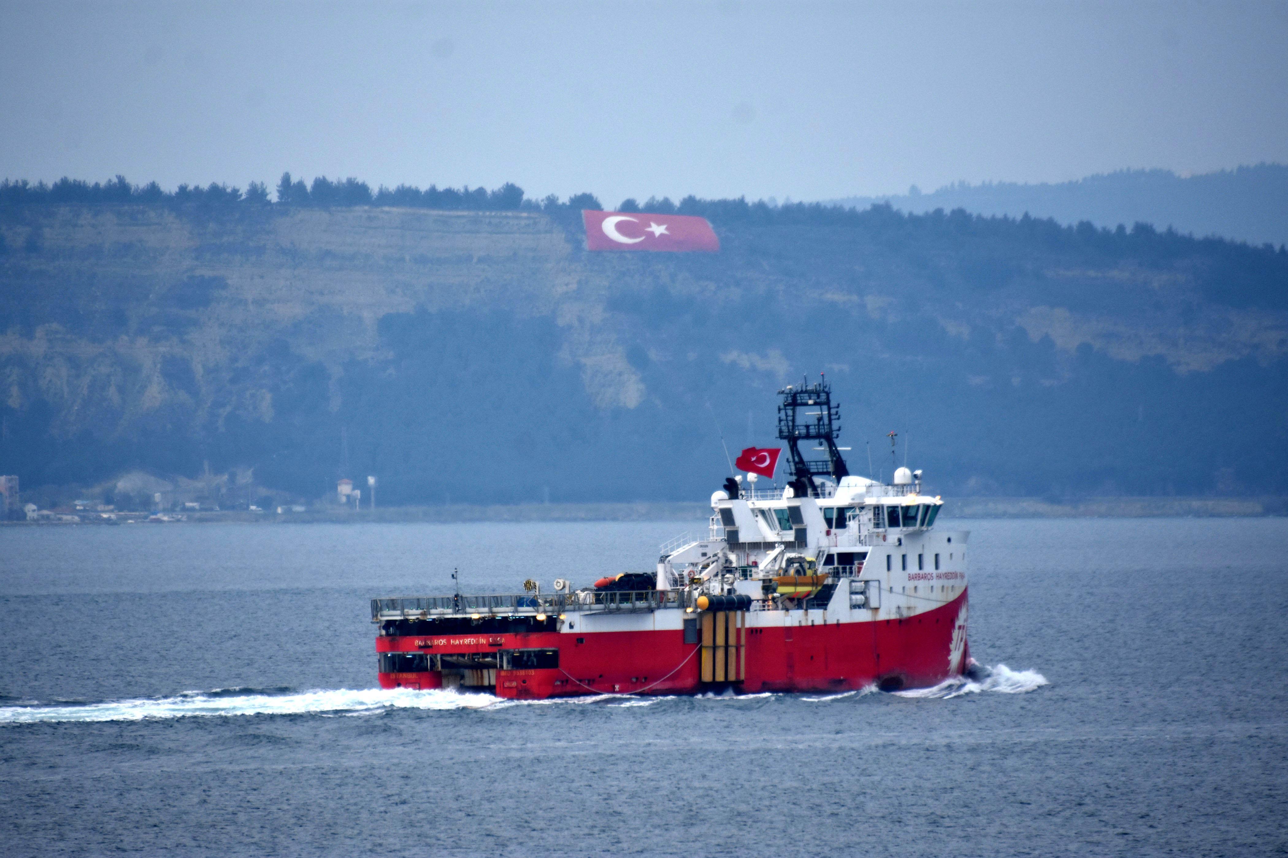 Sismik araştırma gemisi Barbaros Hayreddin Paşa, Çanakkale Boğazından geçti