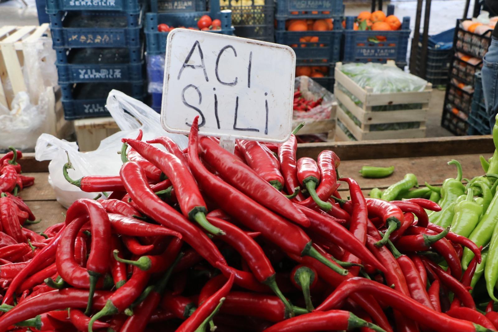 Şanlıurfada kente özgü biberler tükendi, Antalyadan Şili biberi takviyesi yapıldı