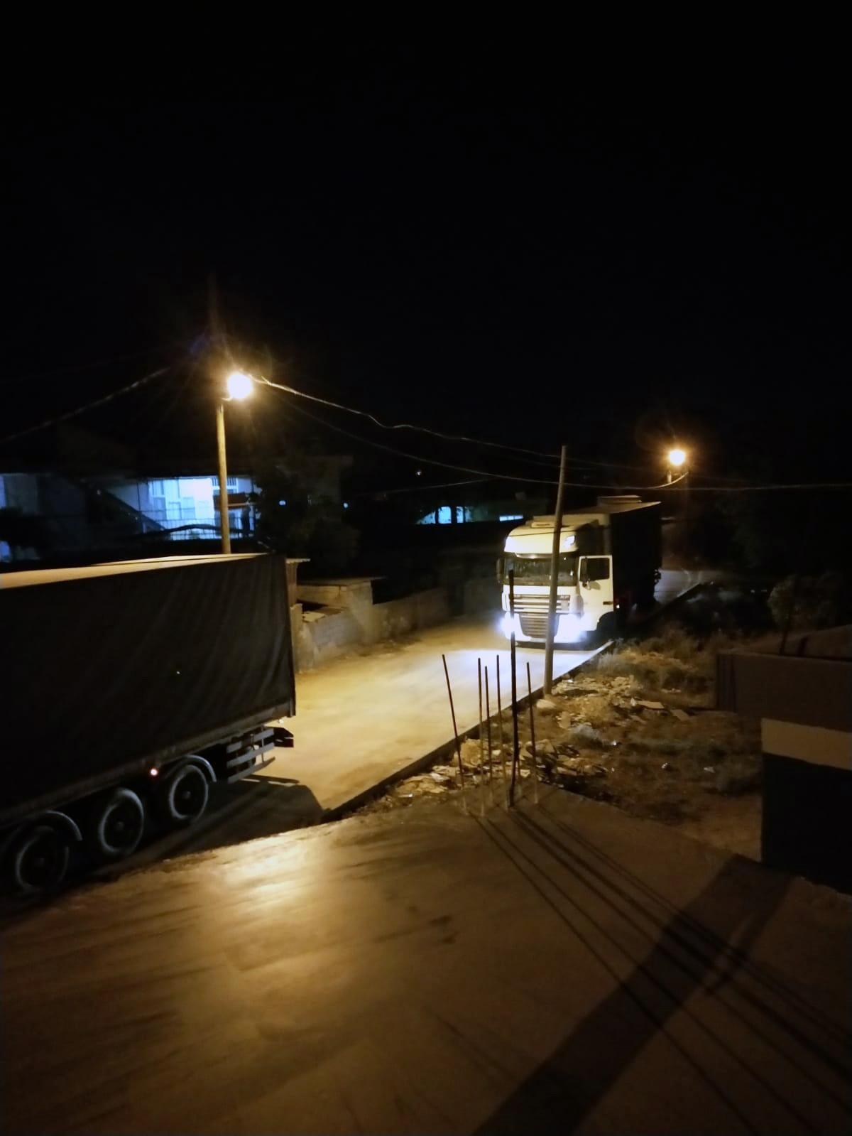 TIR’ların evlere zarar verdiği dar sokakta vatandaşların navigasyon tepkisi