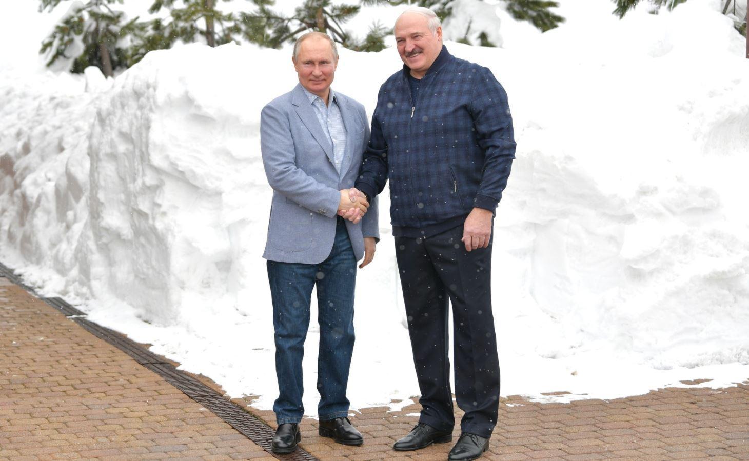 Putin ile Lukaşenkodan kar motosikletli diplomasi