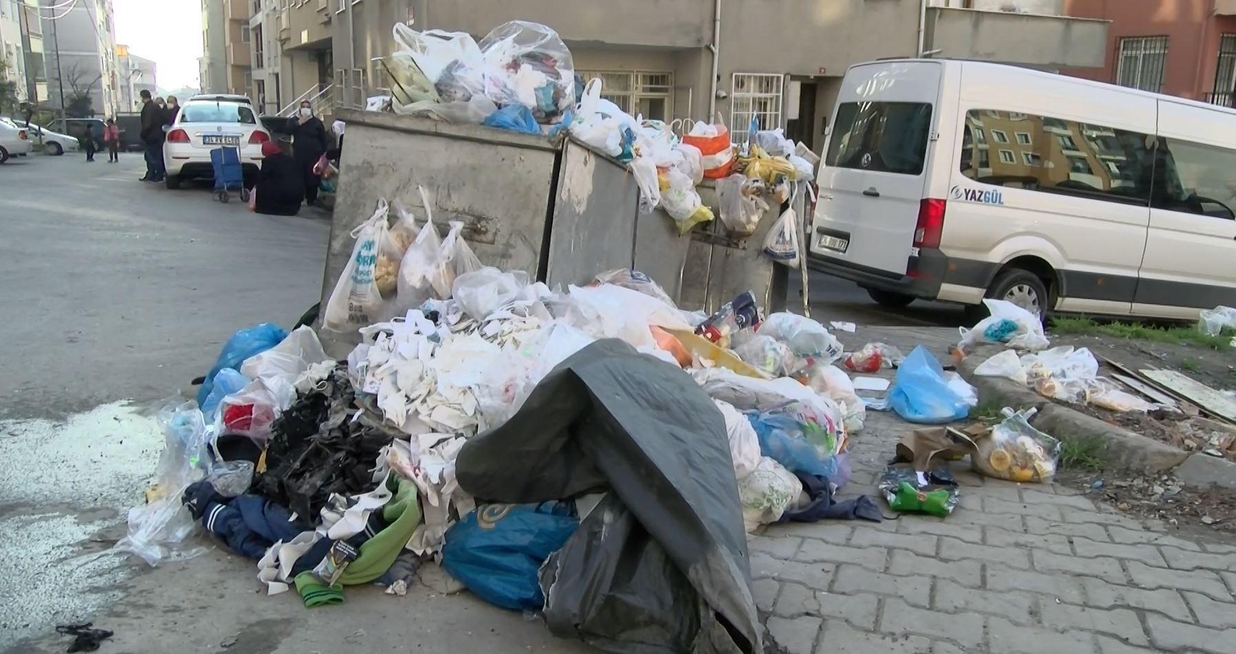 Maltepede sokaklarda çöp yığınları oluştu,  konteynerler doldu taştı