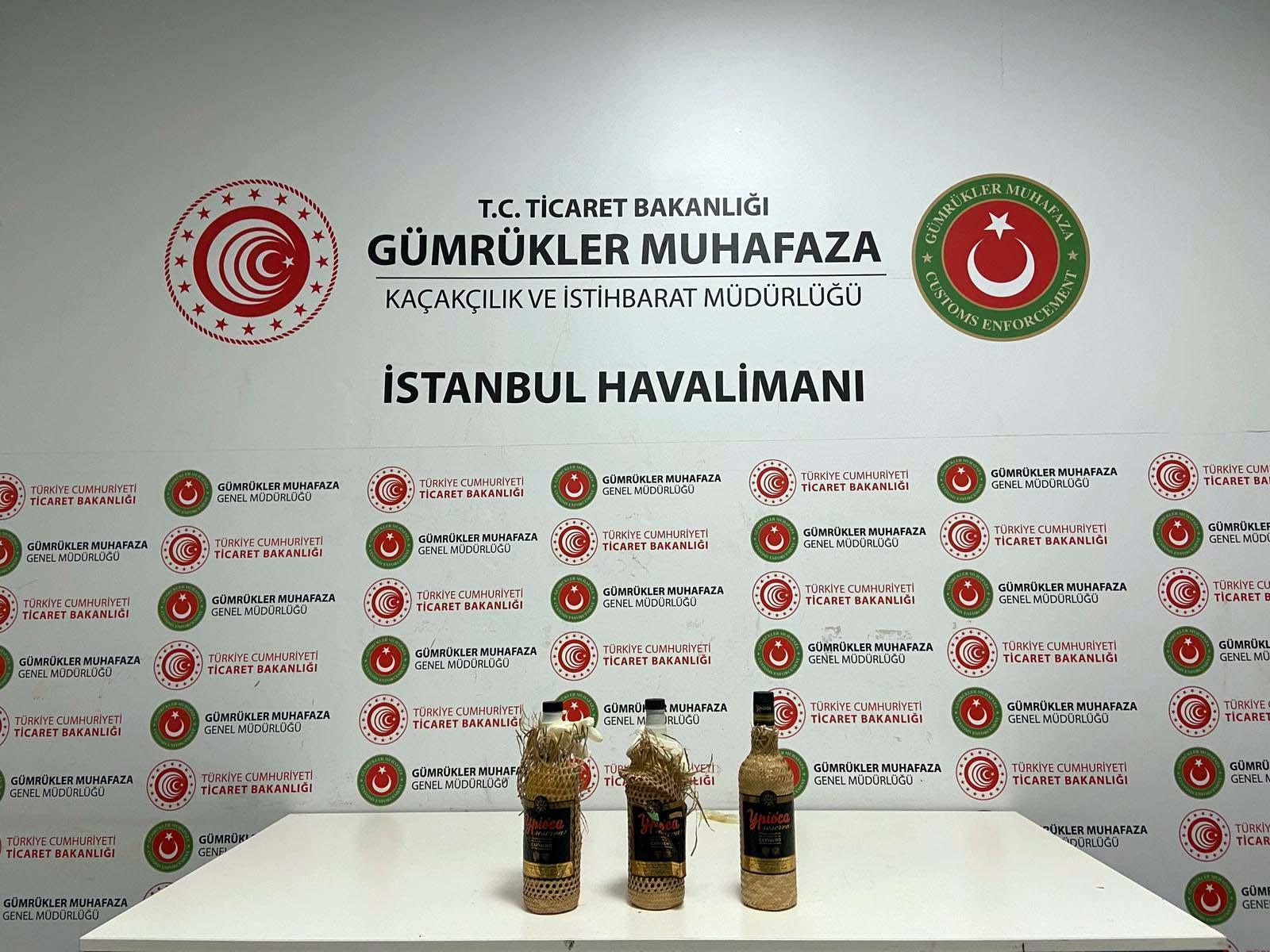 İstanbul Havalimanında içki şişelerinde sıvı kokain ele geçirildi