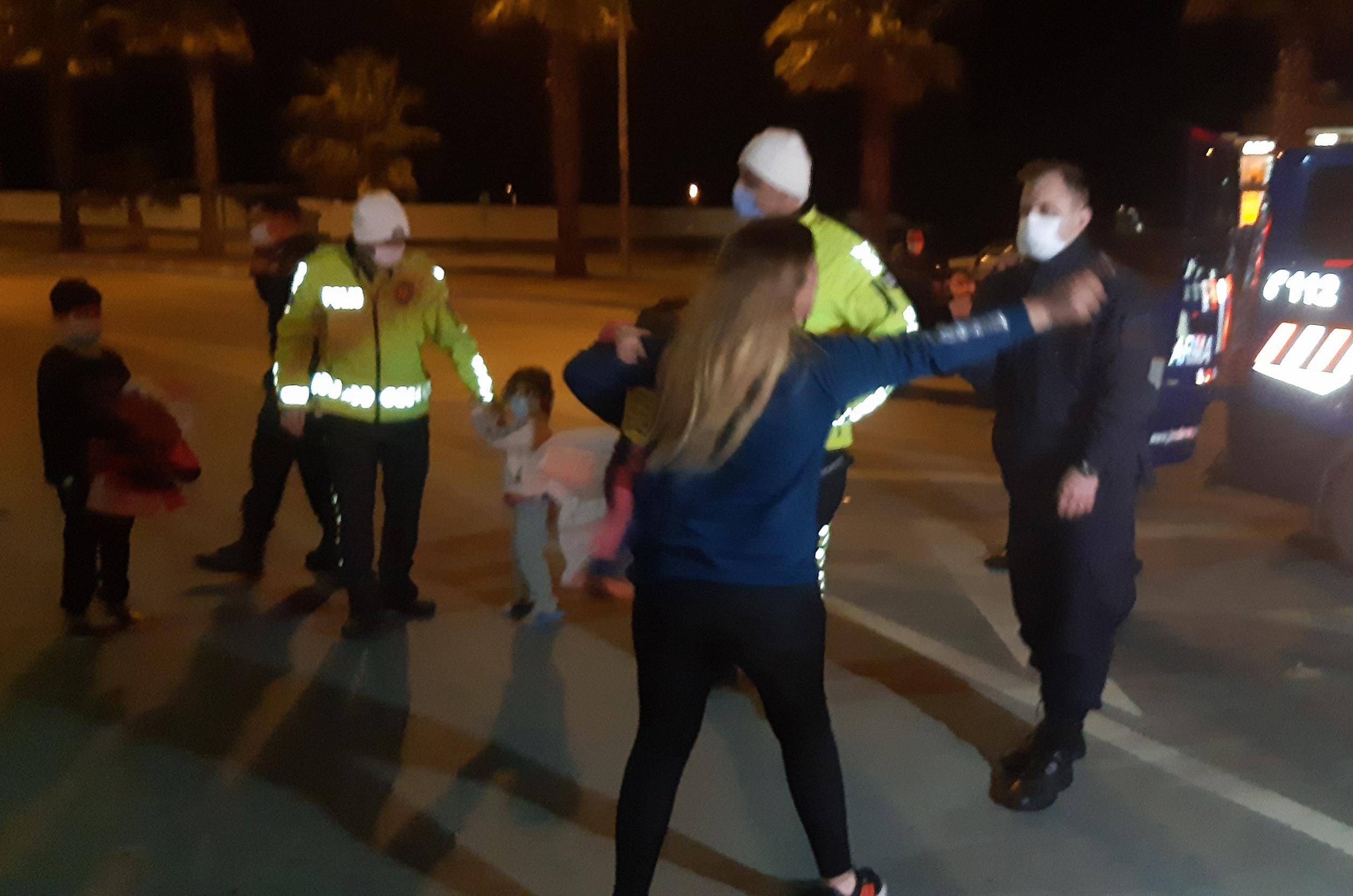 Kazadan sonra sürücü ve gazetecilere saldırıp, çocuklarını yere atıp öldürmekle tehdit ettiler